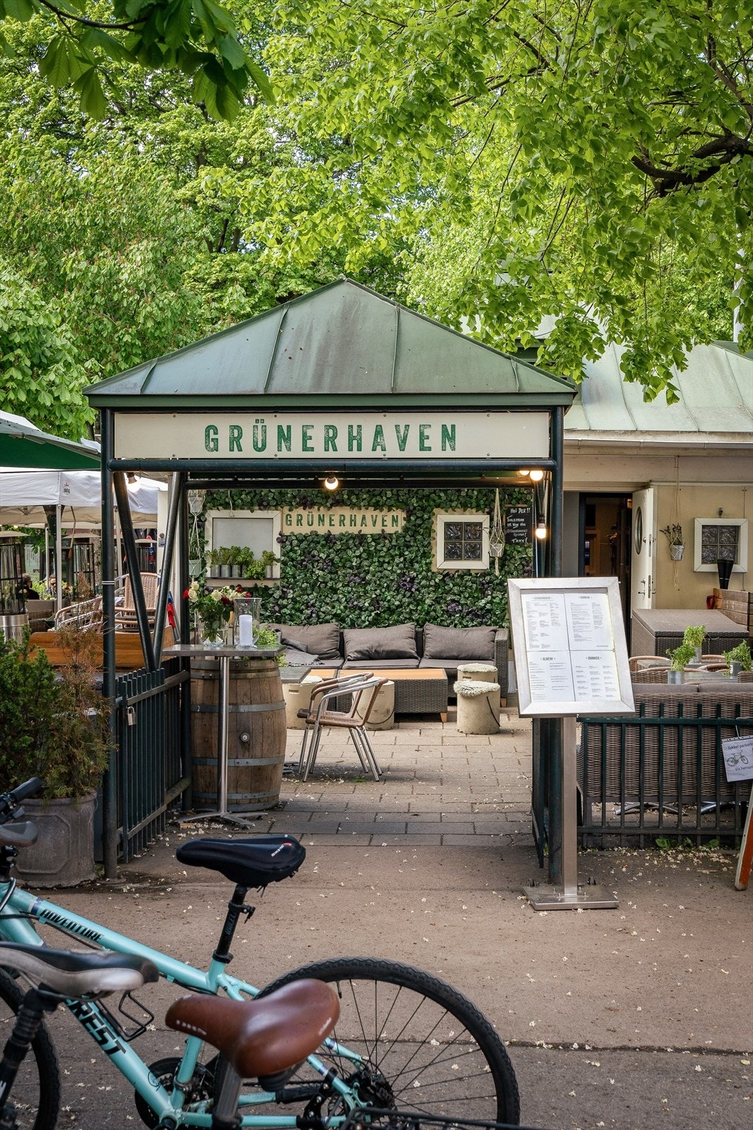 Den populære uterestauranten Grúnerhaven ligger like i nærheten. Galleribilde