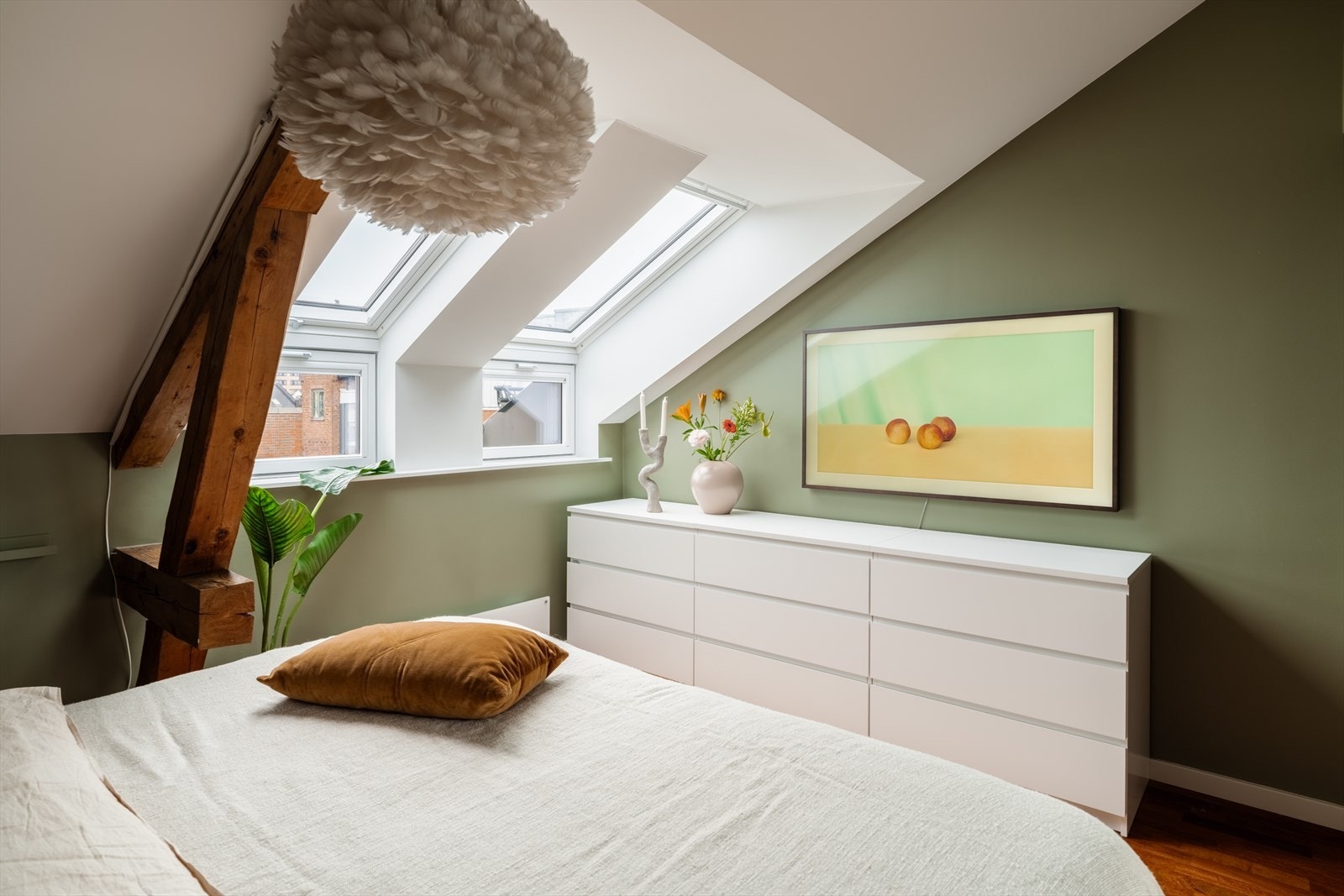 Rommet er av god størrelse med mye lagringsplass. Galleribilde