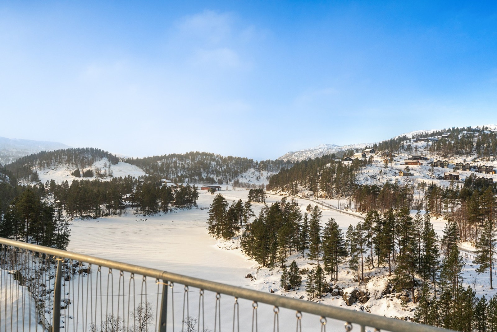 Nydelig utsikt fra terrasse. Galleribilde