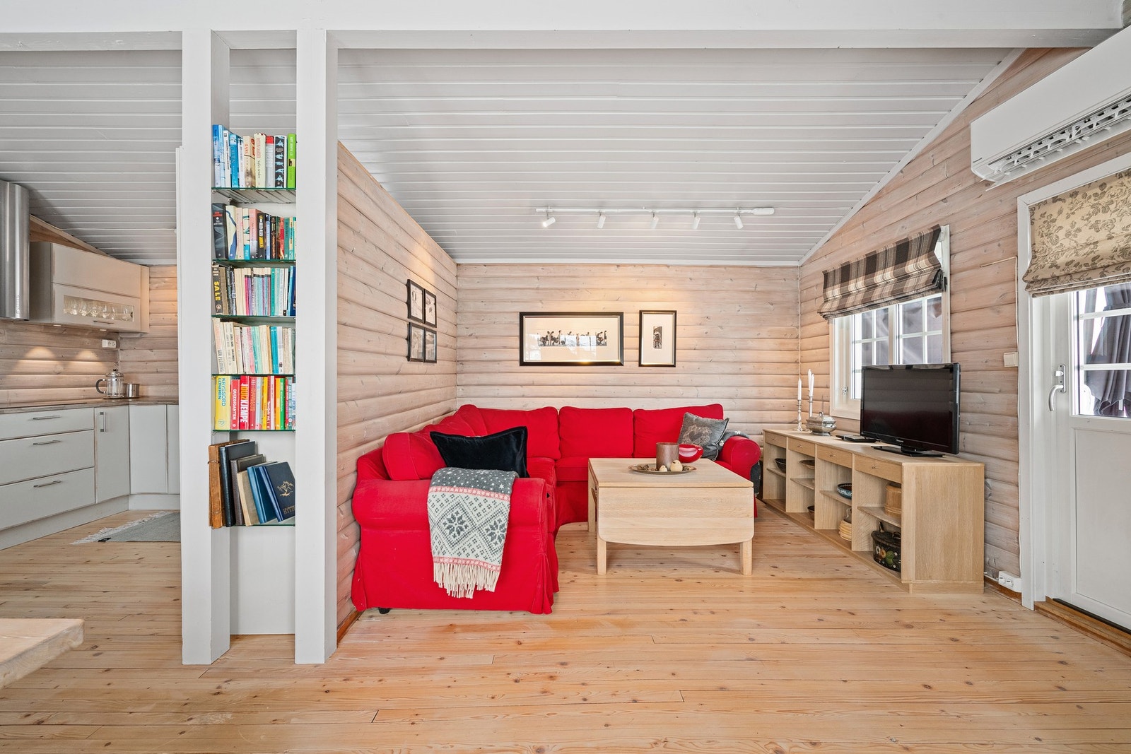 Fra stuen er det direkte utgang til terrasse. Galleribilde