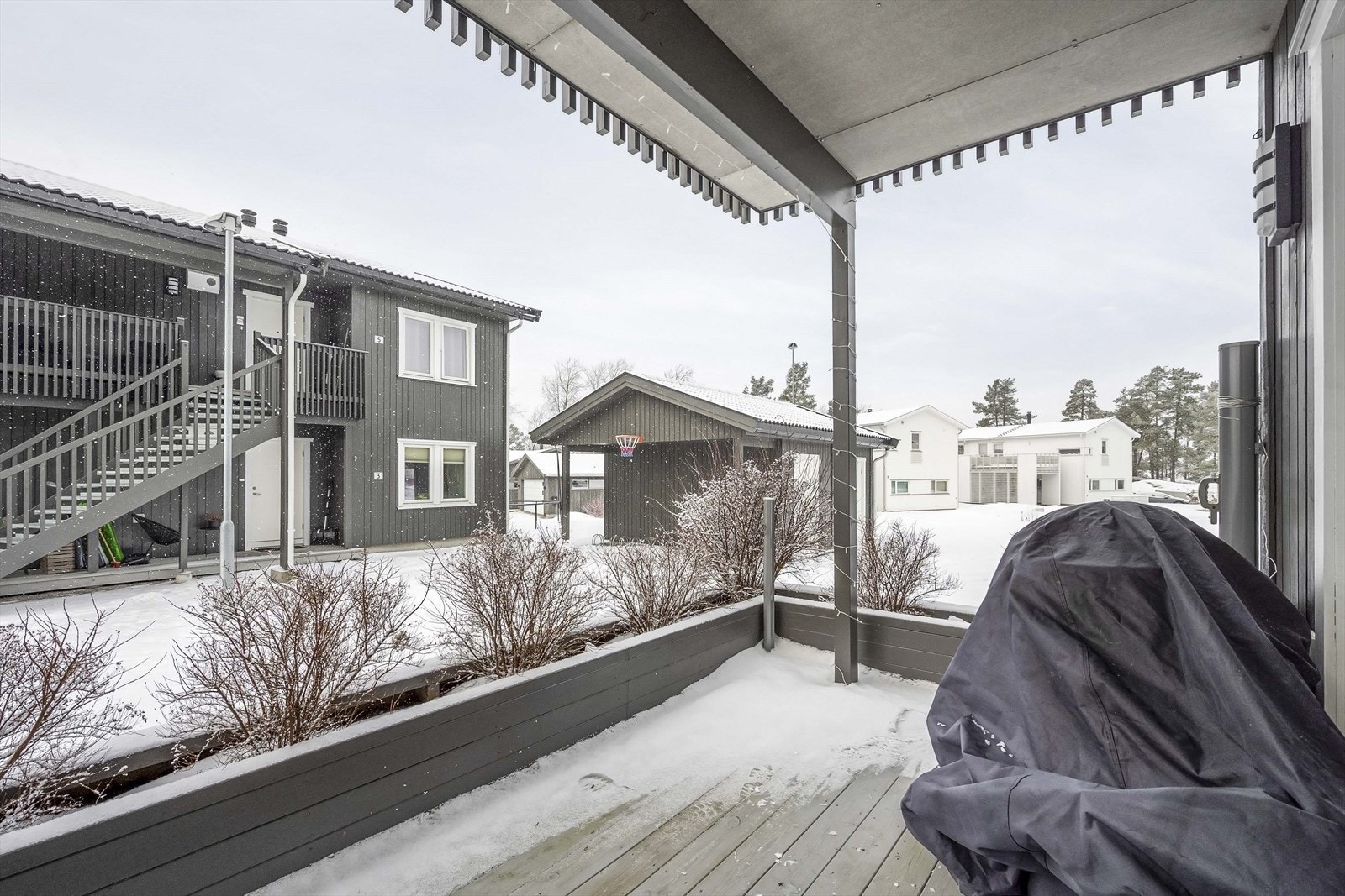 Uteområdet er rolig og skjermet, ideelt for barnefamilier. Galleribilde