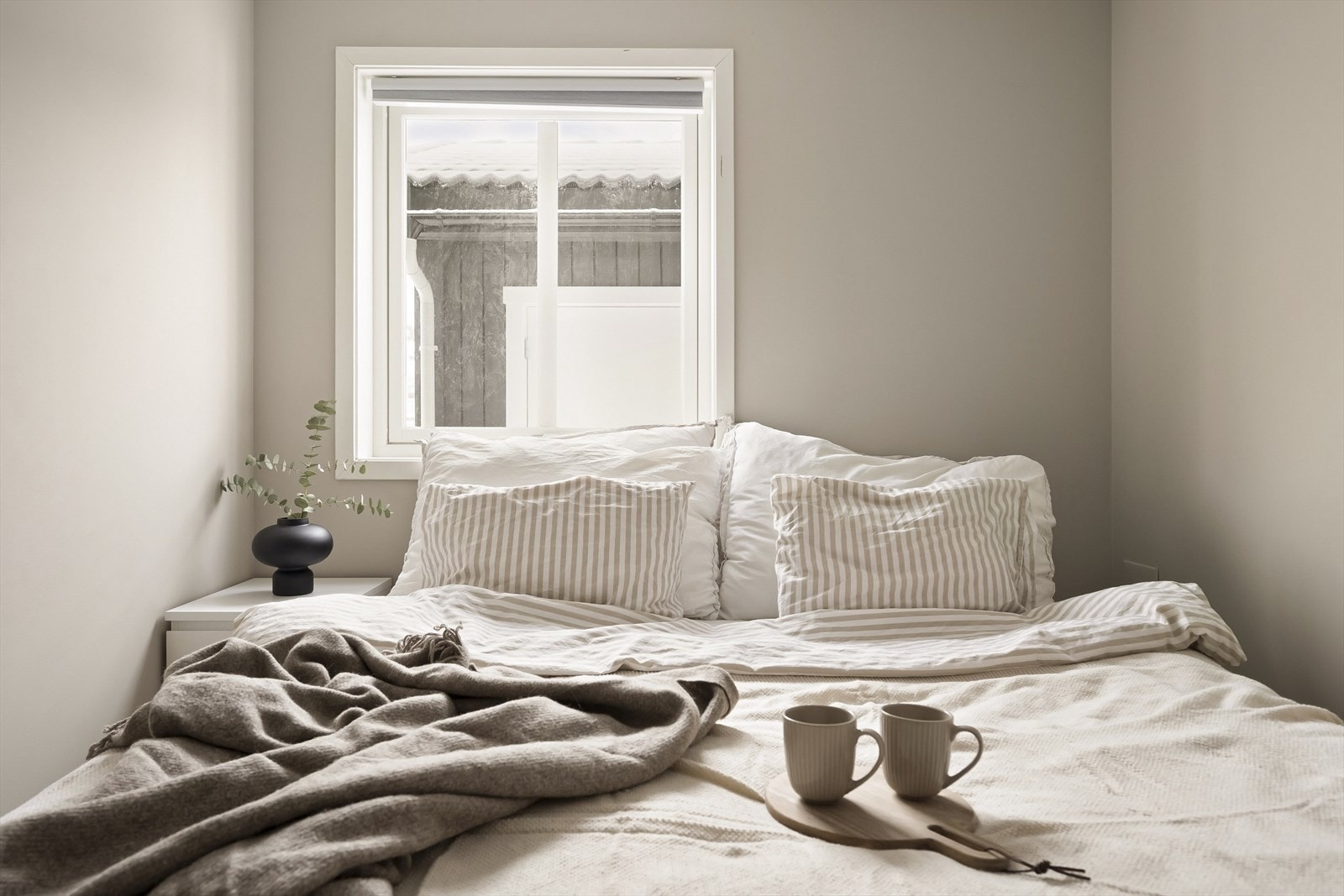 Også her er det parkett på gulvet og glatt malte vegger. Galleribilde