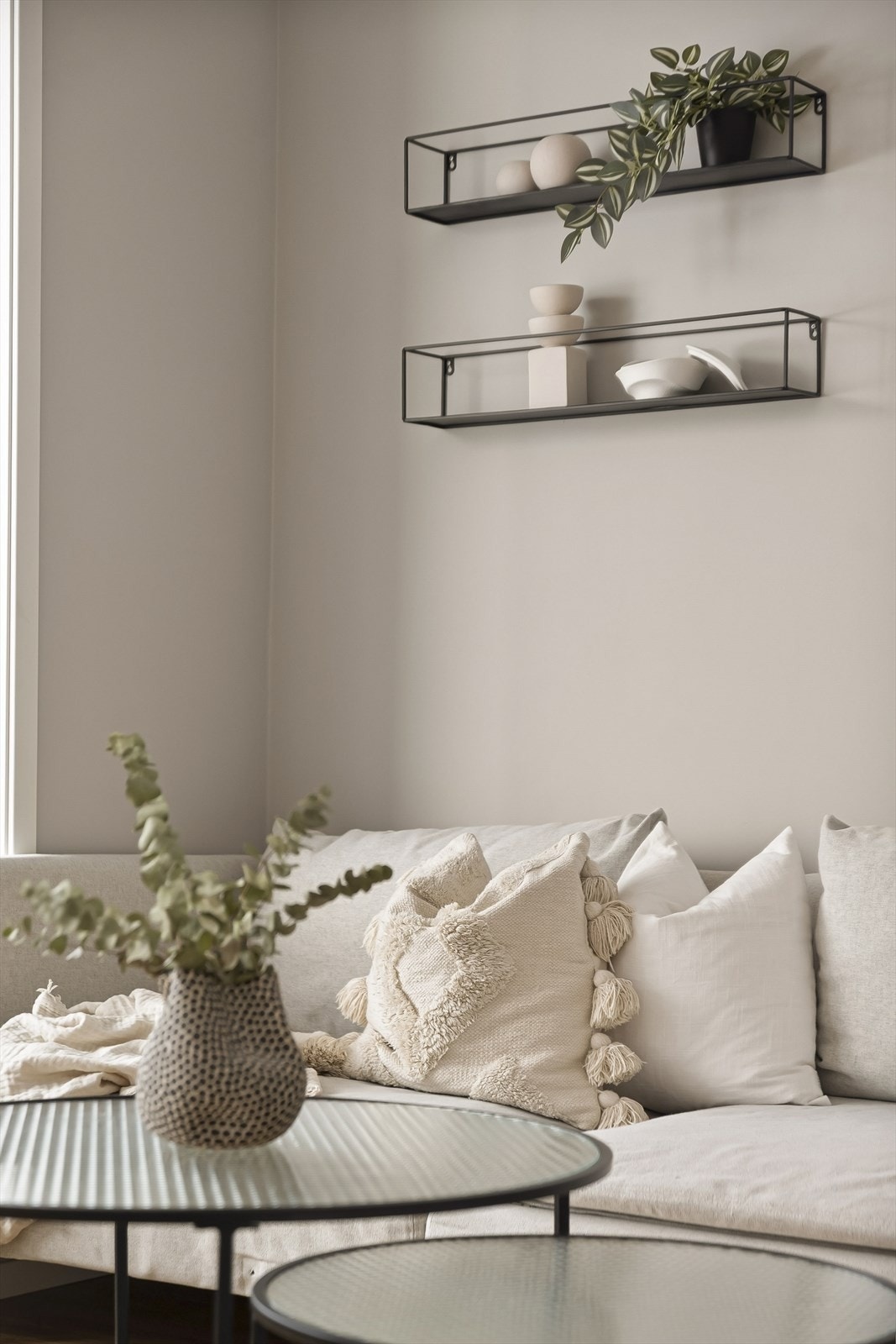 Det er varmekabler i gulvet i stue, kjøkken og gang for jevn og behagelig varme. Galleribilde