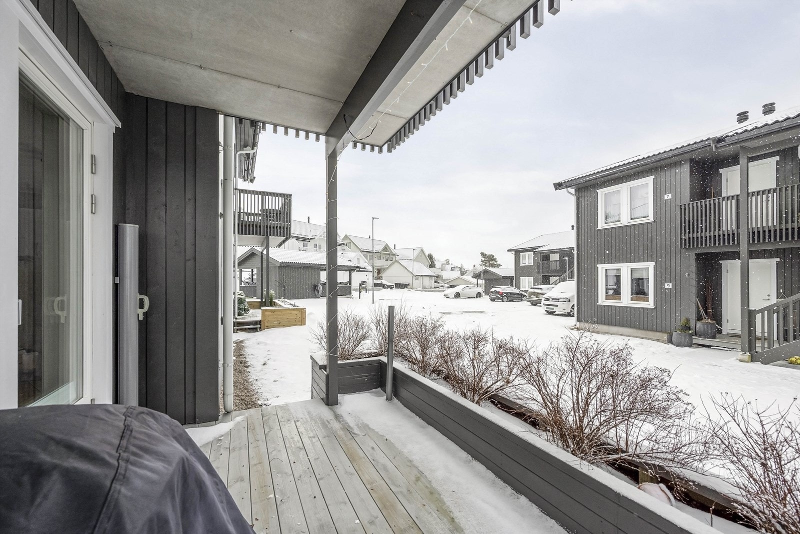 Her ute er det god plass til en sittegruppe og grill. Galleribilde