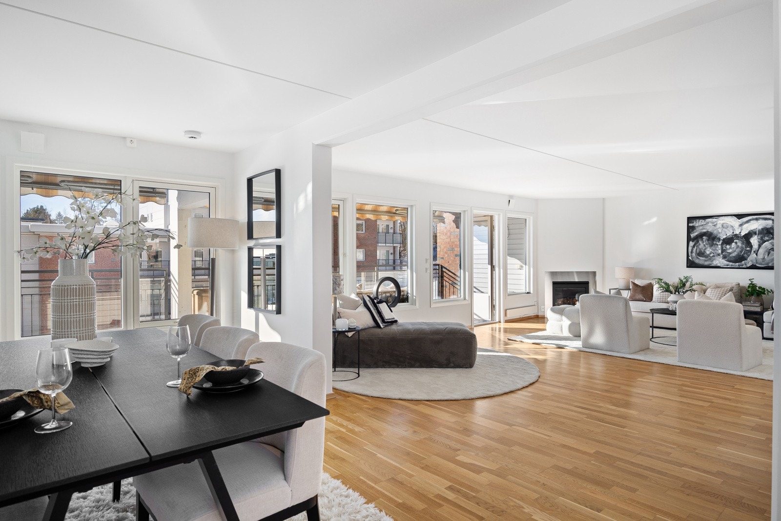 - Spisestuen kan med enkle grep ombygges til et tredje soverom med lettvegger - Galleribilde