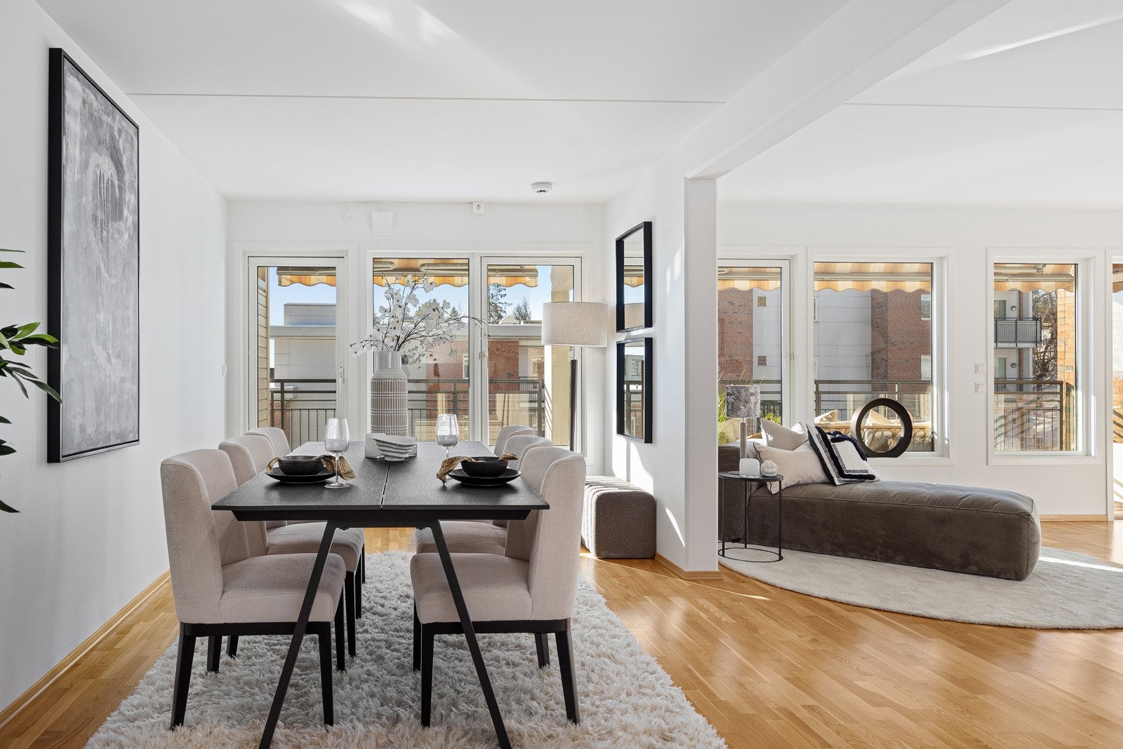 - Spisestue med plass til stort spisebord - Galleribilde