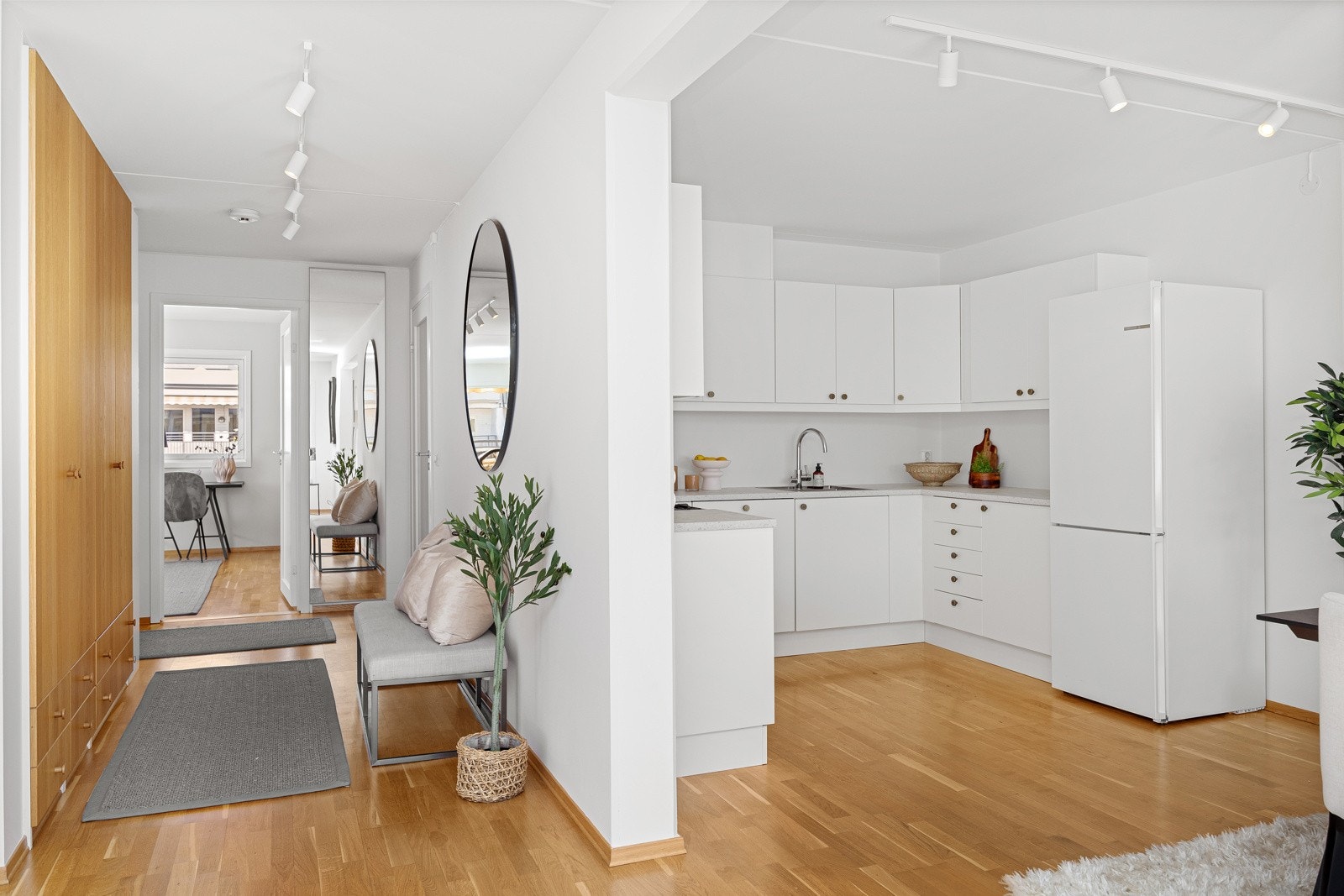 - Mellomgang og kjøkken - Galleribilde