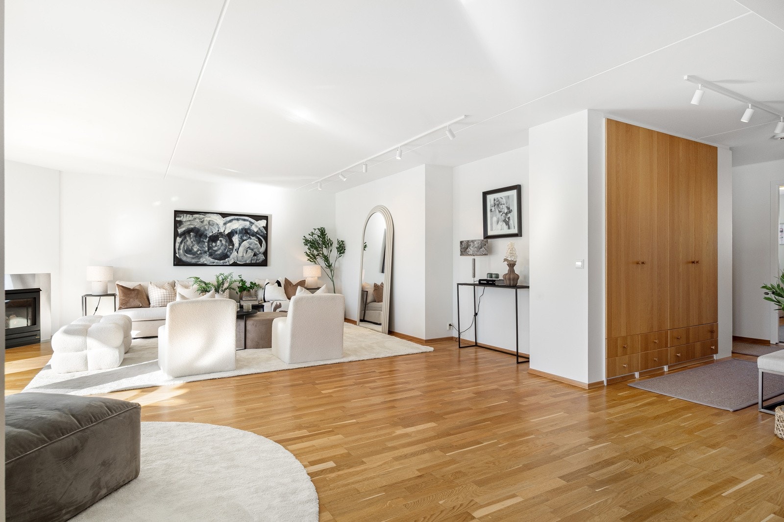 - Stor og luftig stue på ca 35 m² - Galleribilde