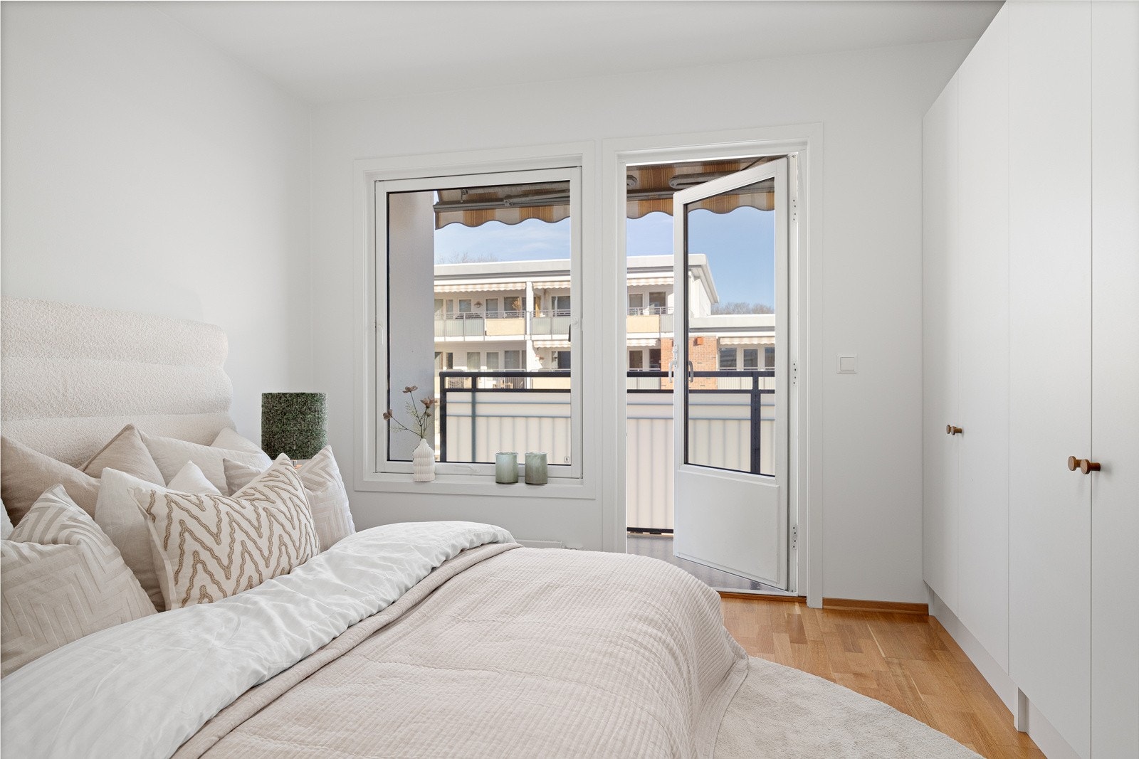 - Utgang til balkong fra hovedsoverommet - Galleribilde