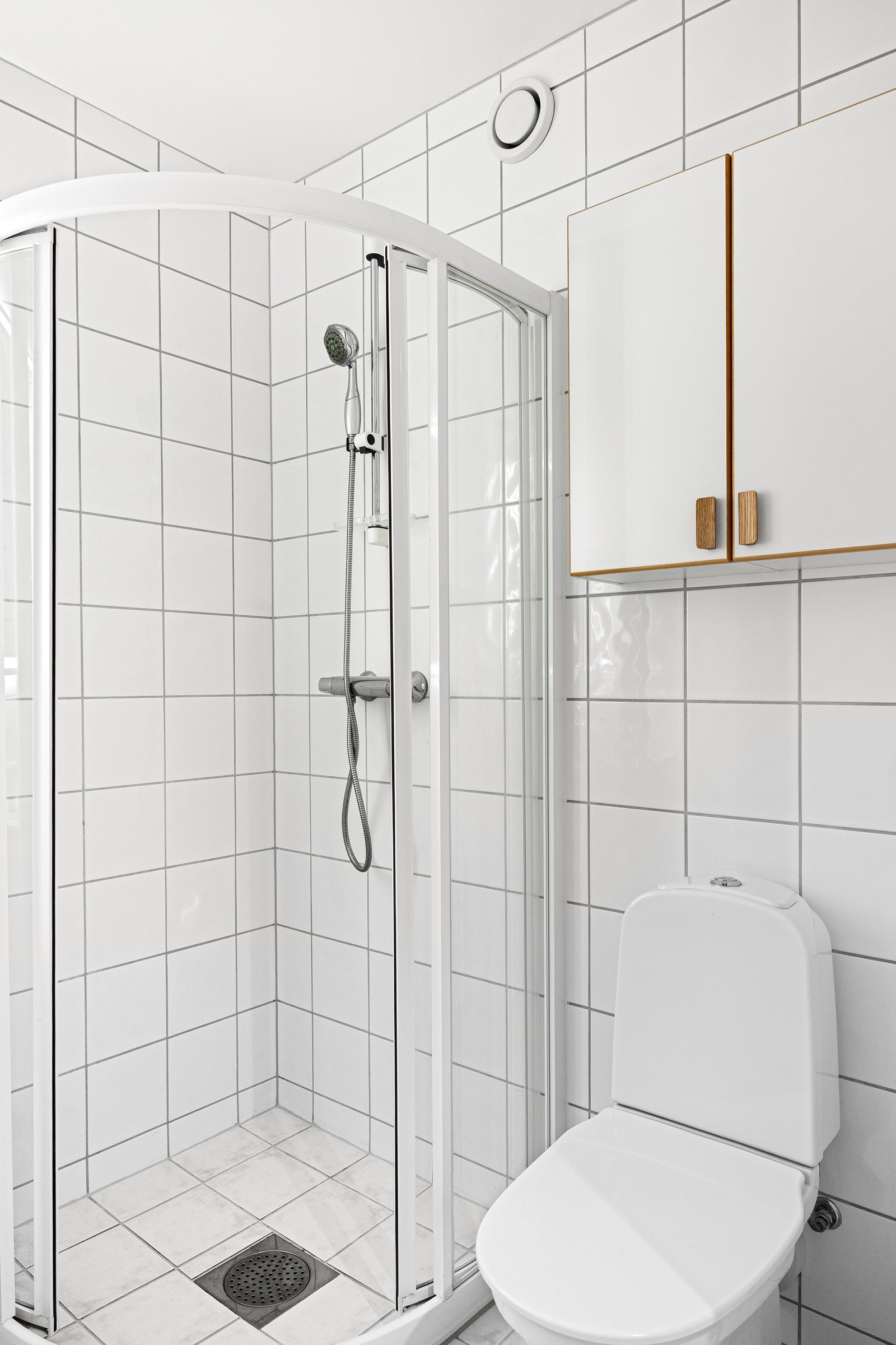 - Takstmannen har gjort fuktsøk i begge bad og gitt dette punktet TG1 i tilstandsrapporten - Galleribilde