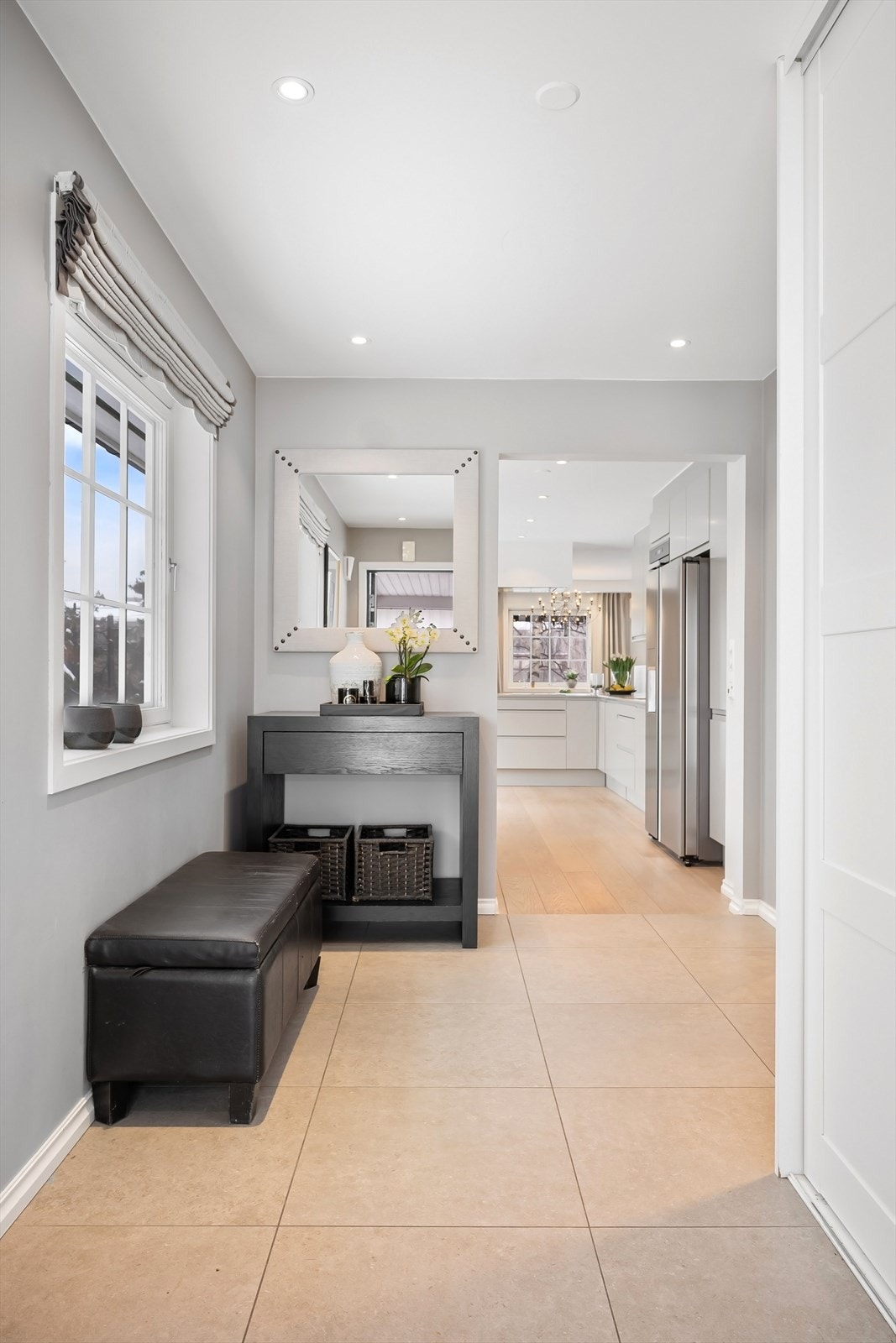 Entre/gang med garderobeplass. Galleribilde