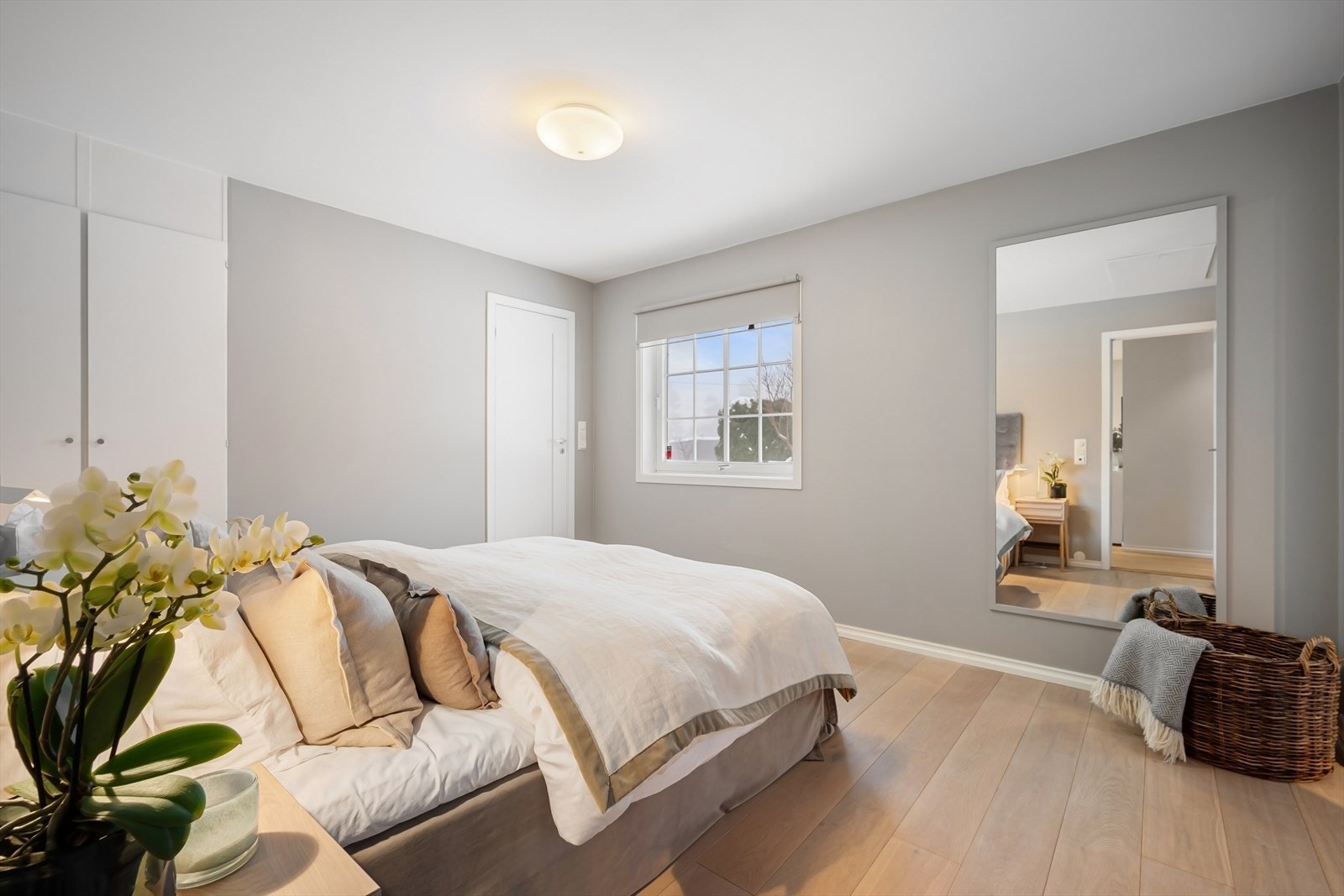 Fint hovedsoverom med walk-in og direkte adkomst bad/WC. Galleribilde