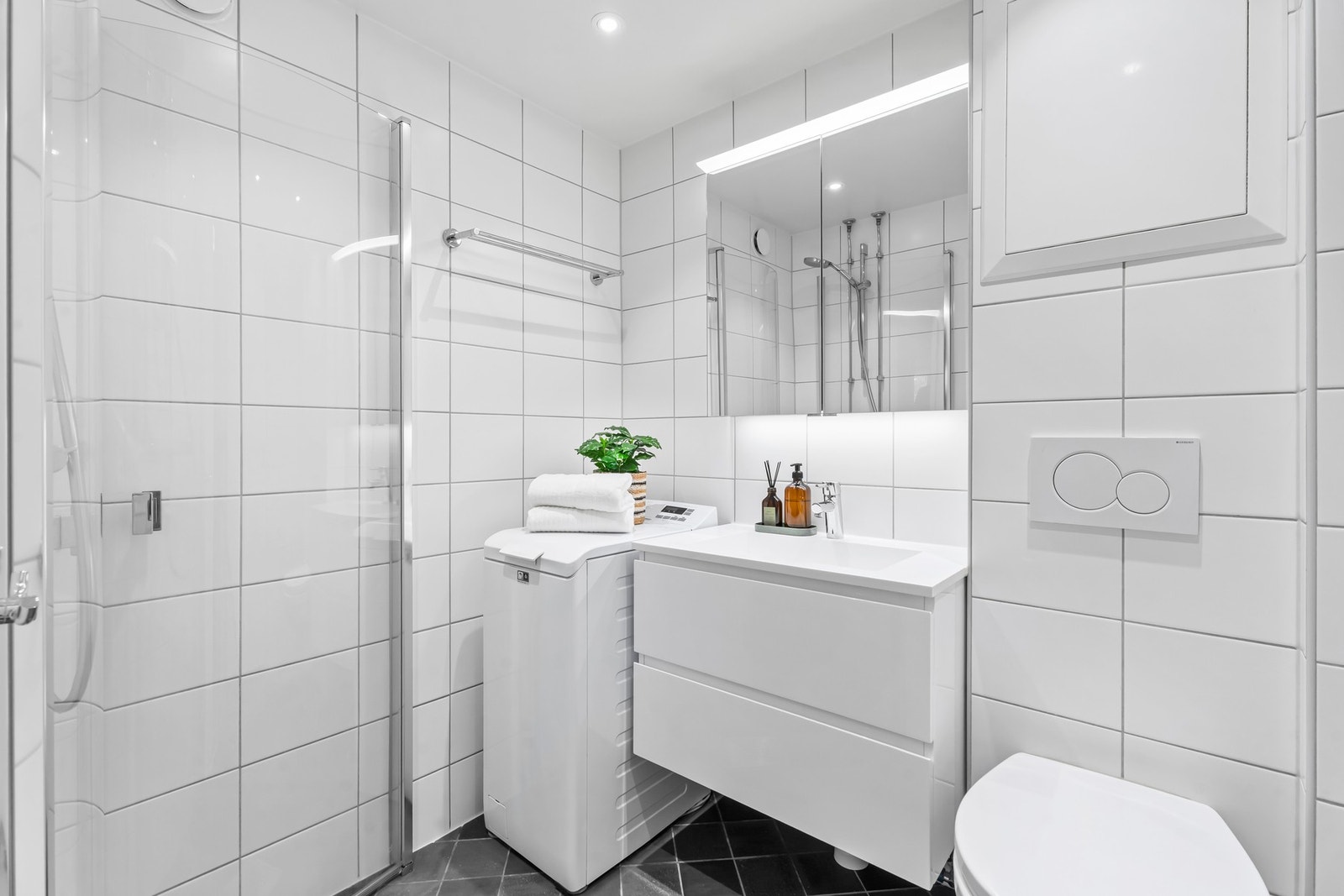 Boligen har et moderne bad som ble rehablitert i regi av borettslaget i 2016. Galleribilde