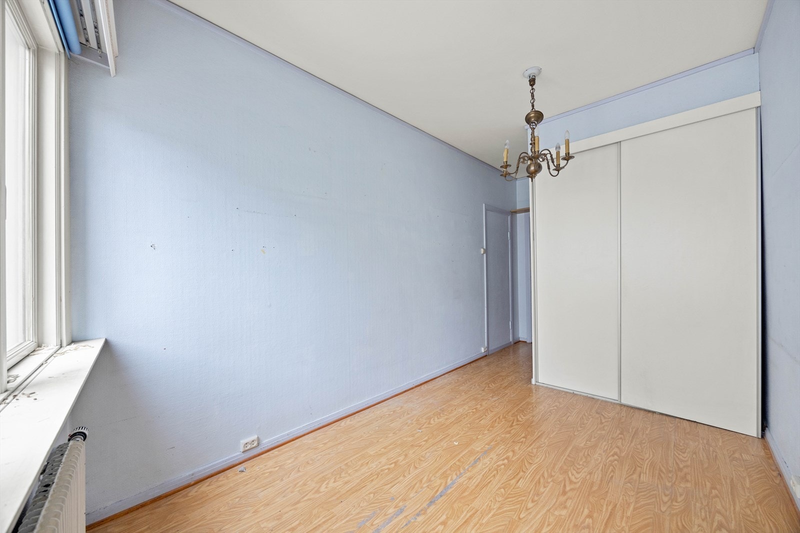 Soverom 2 - også med garderobe. Galleribilde