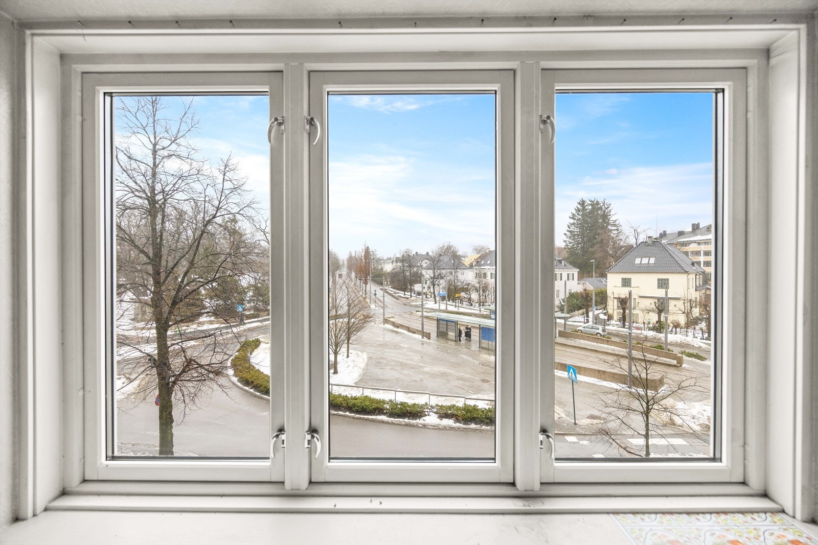 Utsikt over Frogner plass og retning Frognerparken. Galleribilde