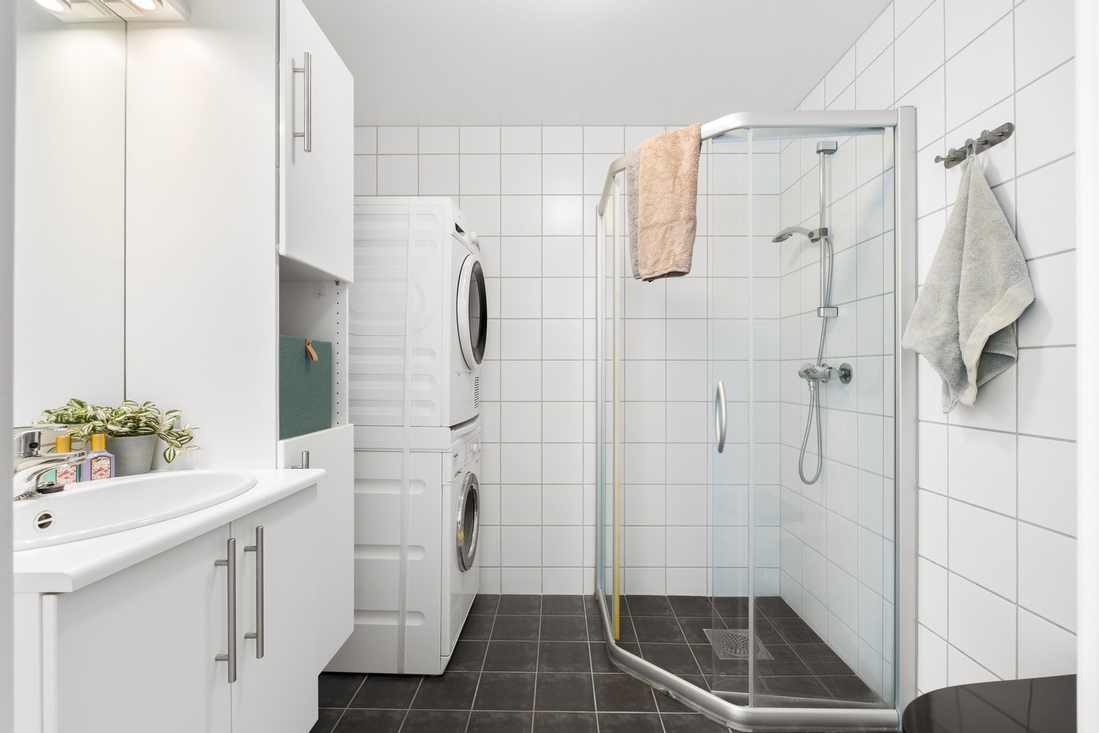 Pent flislagt bad. Galleribilde