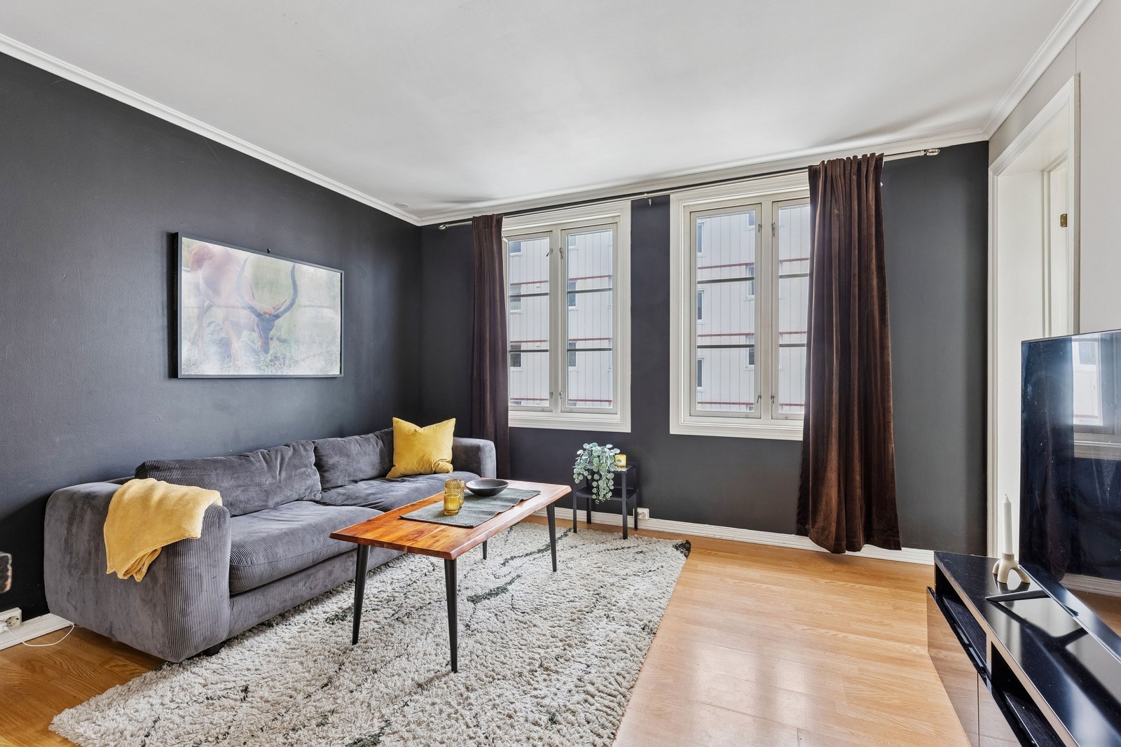 En flott 2-roms selveierleilighet i byggets 2.etasje med en flott altan. Galleribilde