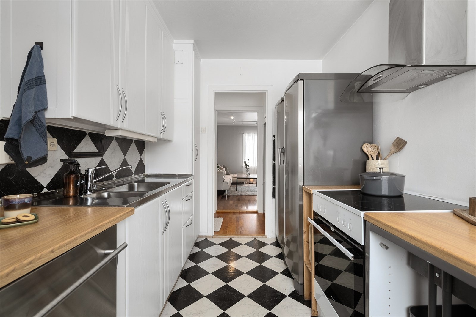 Innredningen har godt med skap- og benkeplass. Galleribilde