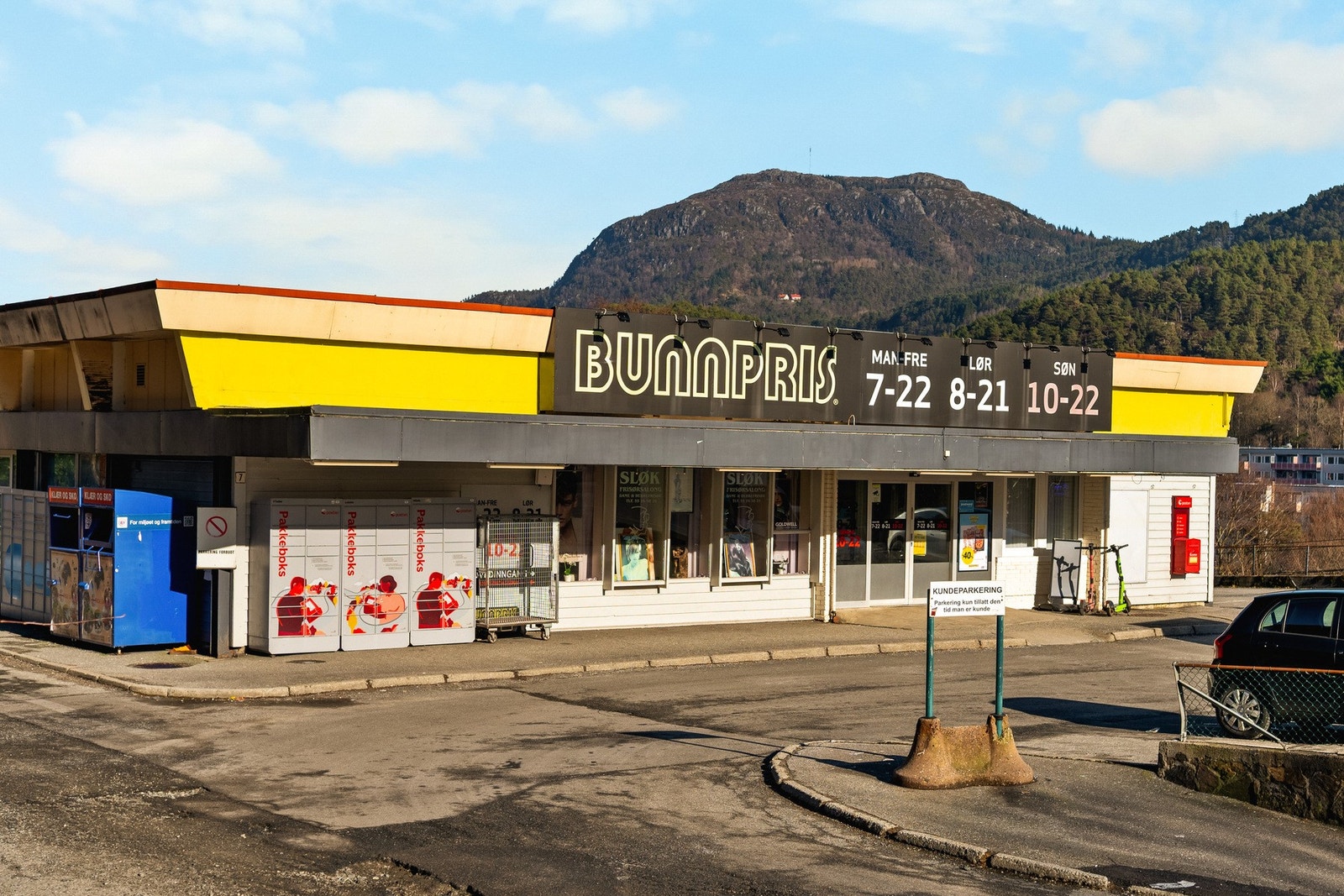 Bunnpris Smiberget (søndagsåpen) kun 4 minutters gange unna. Galleribilde