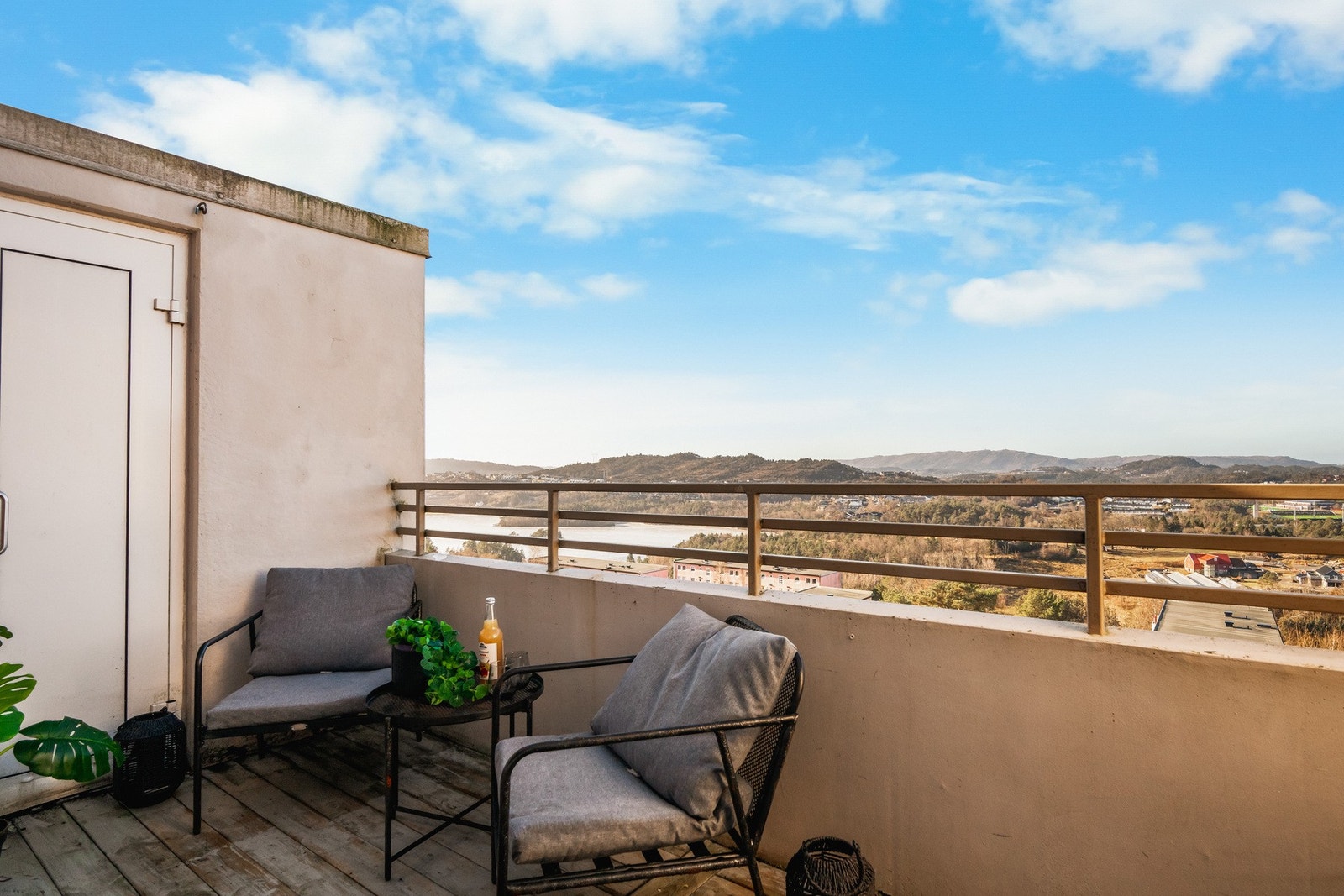 Siden leiligheten er på toppen er det også en veldig privat uteplass. Galleribilde