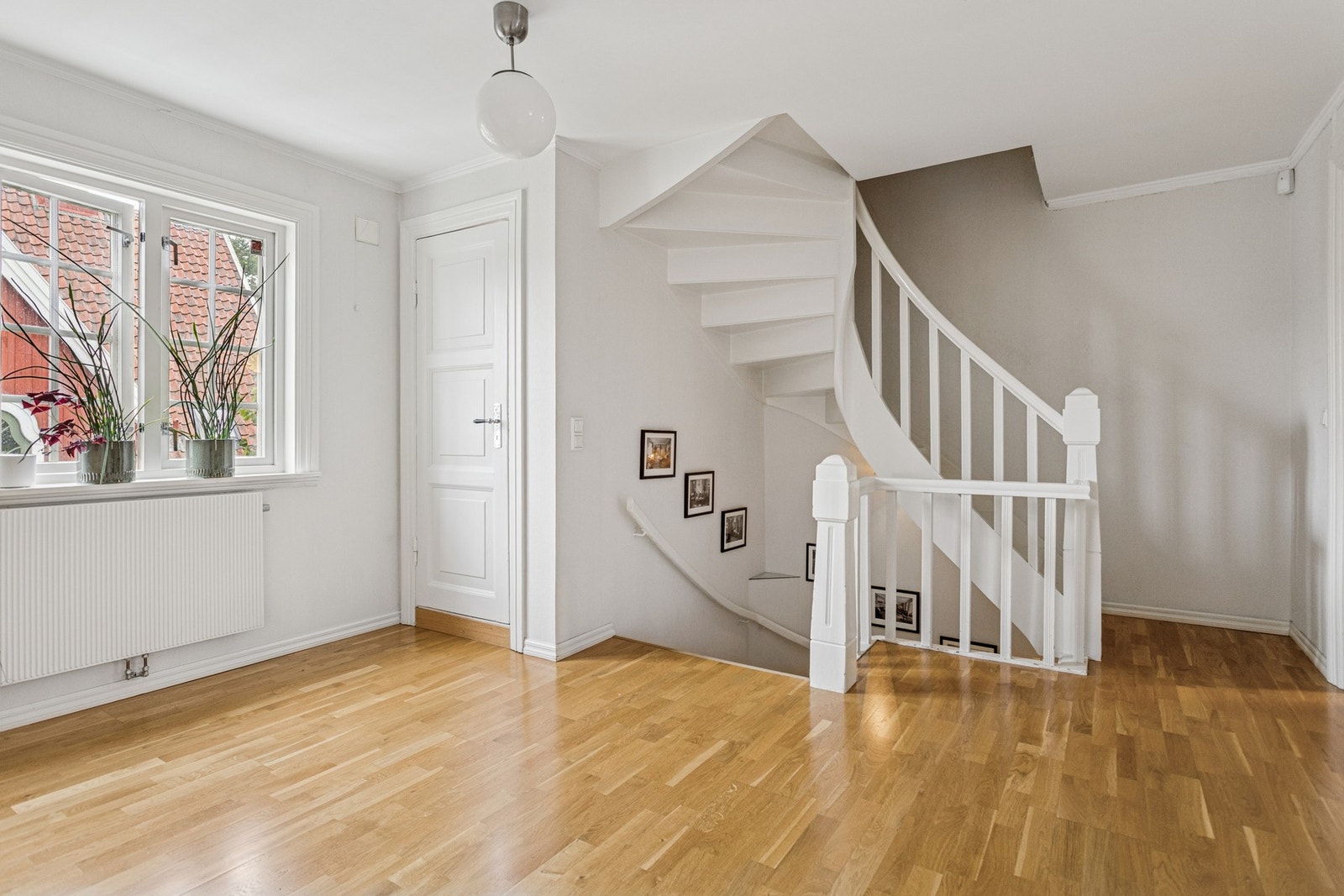 Trappeoppgang som tar deg igjennom etasjene. Galleribilde