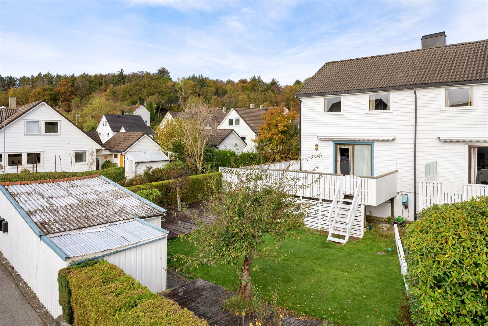 Solrik tomt med stor hage Galleribilde