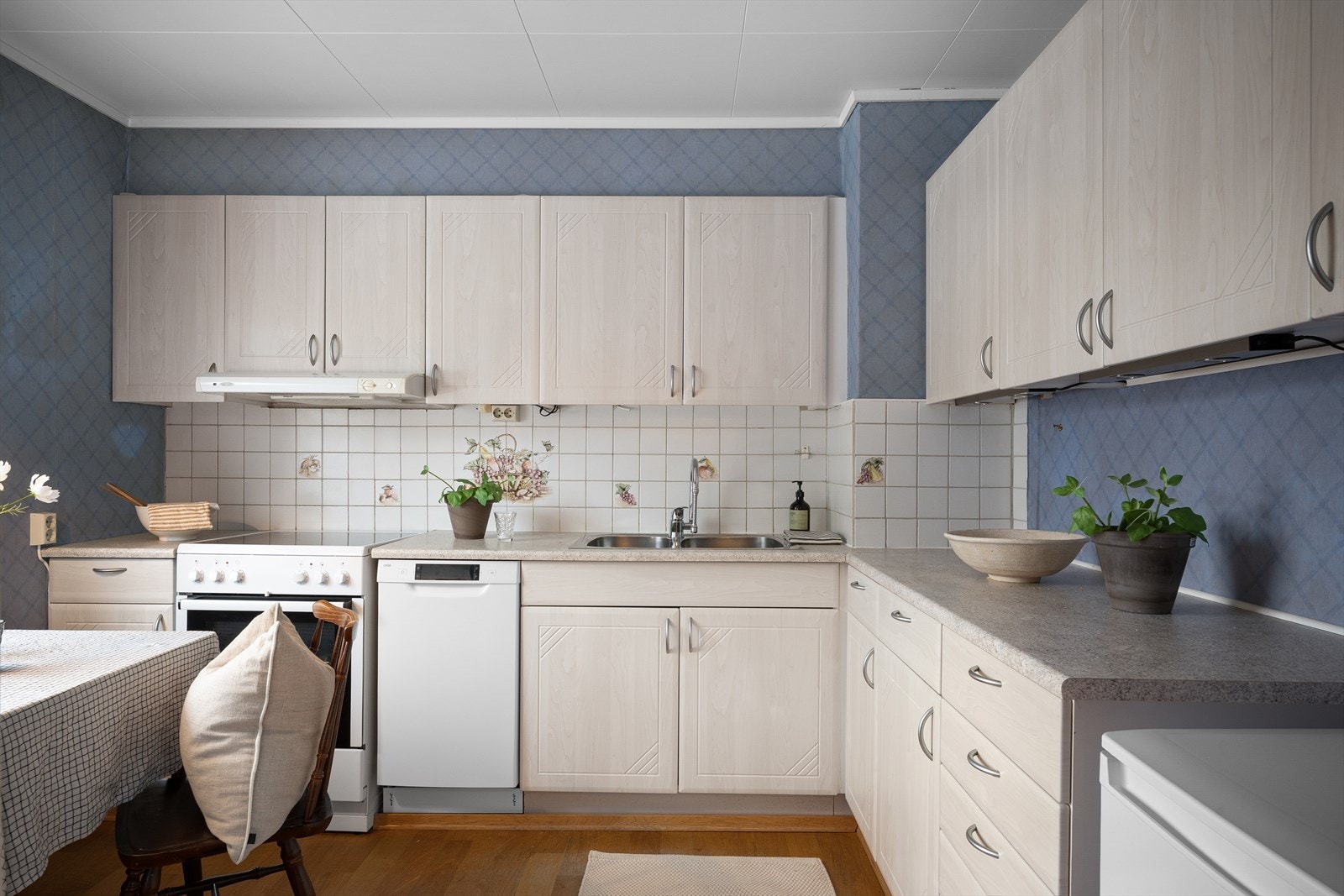 Kjøkken med profilerte fronter Galleribilde