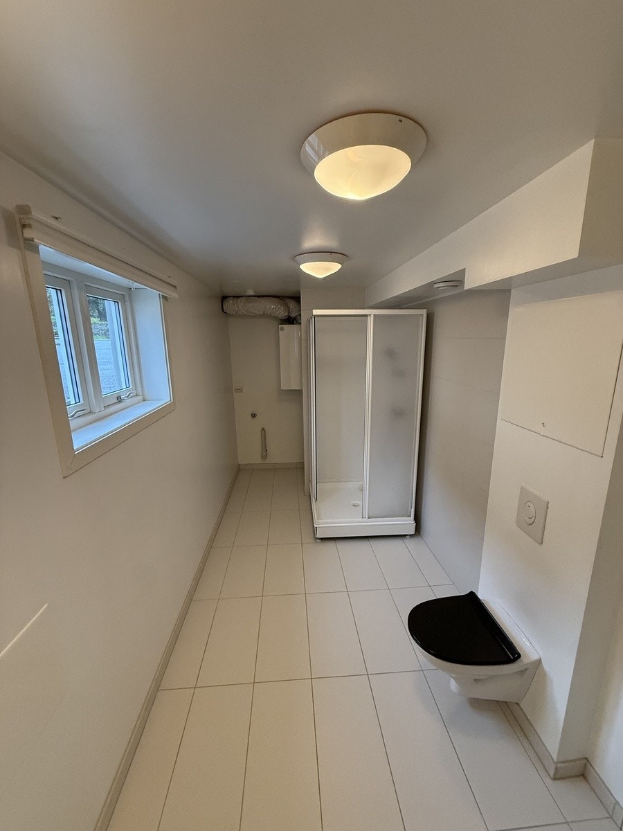 Bad med dusjkabinett Galleribilde