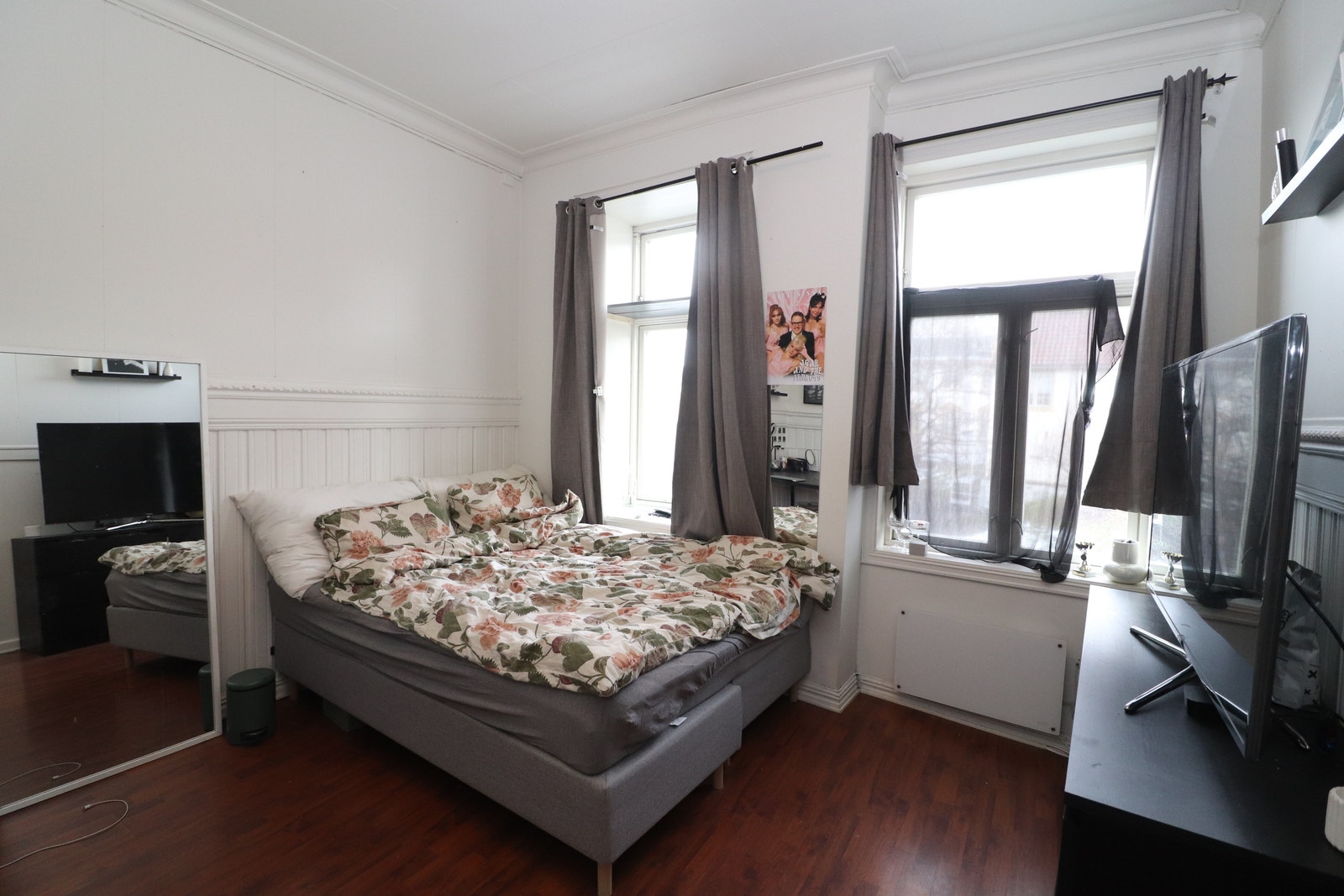 Sov 1. Alle soverom er store og har garderobeskap Galleribilde