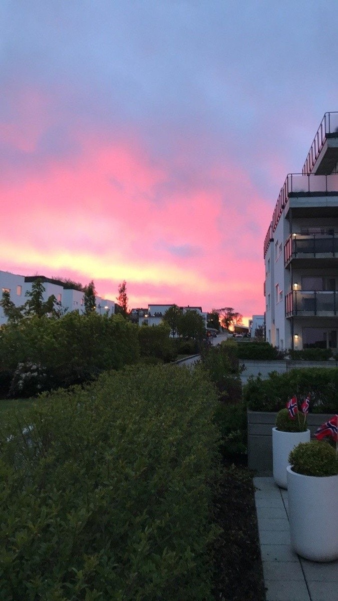 Solnedgang fra terrassen 17.mai Galleribilde