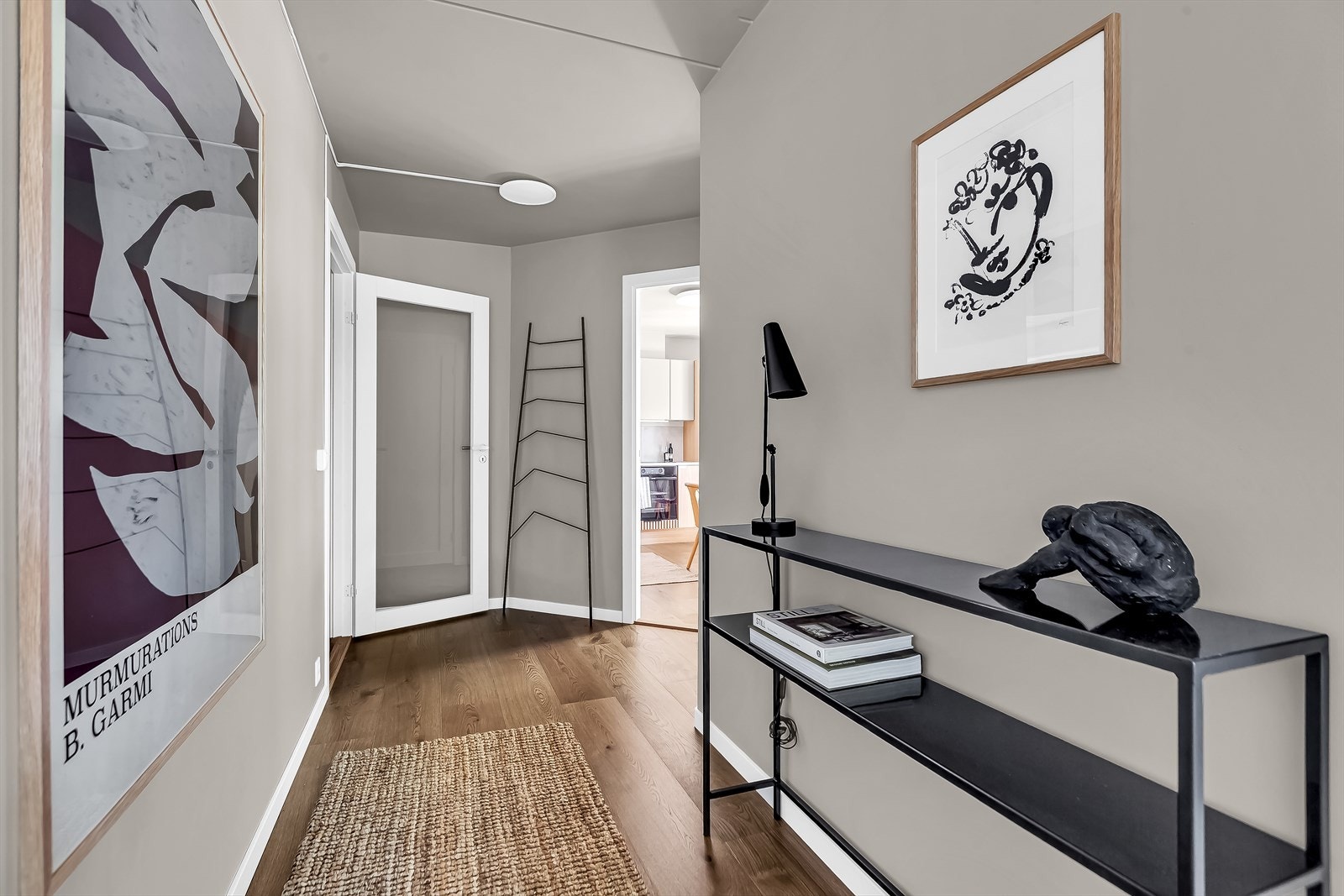 Videre inn er det kjøkken og 1 soverom Galleribilde