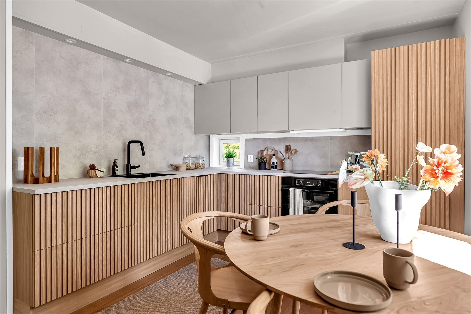 Høy wow-faktor - Delikat kjøkken fra kvalitetsmerket JKE - Nytt 2025 - Høy standard, tidsriktige fargepaletter og fine materialvalg Galleribilde