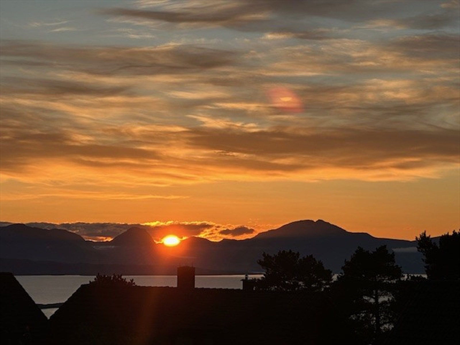 Solnedgangen er et nydelig skue fra boligen (selgers bilde) Galleribilde