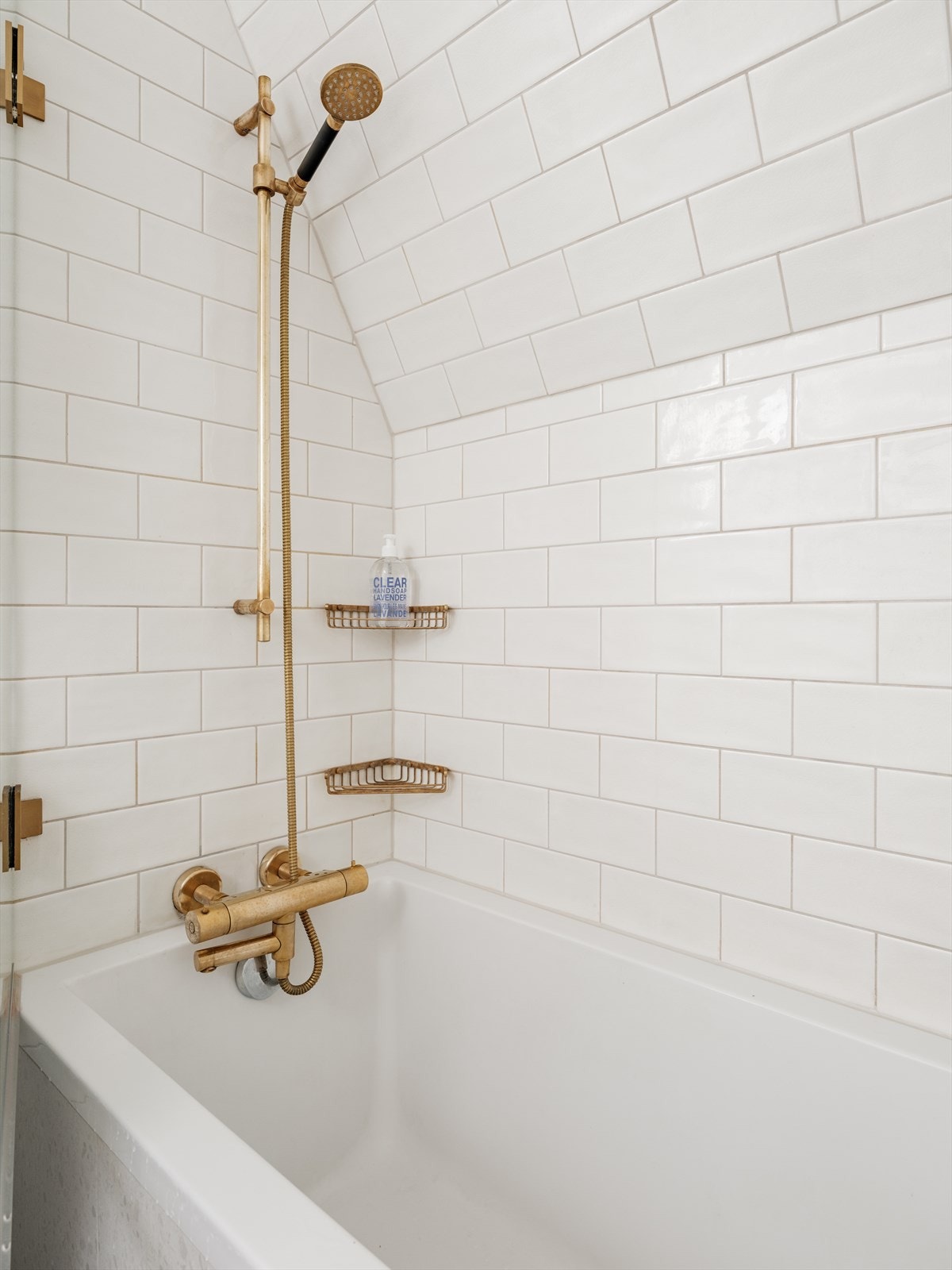 Detaljer | Dusj i innmurt badekar. Galleribilde