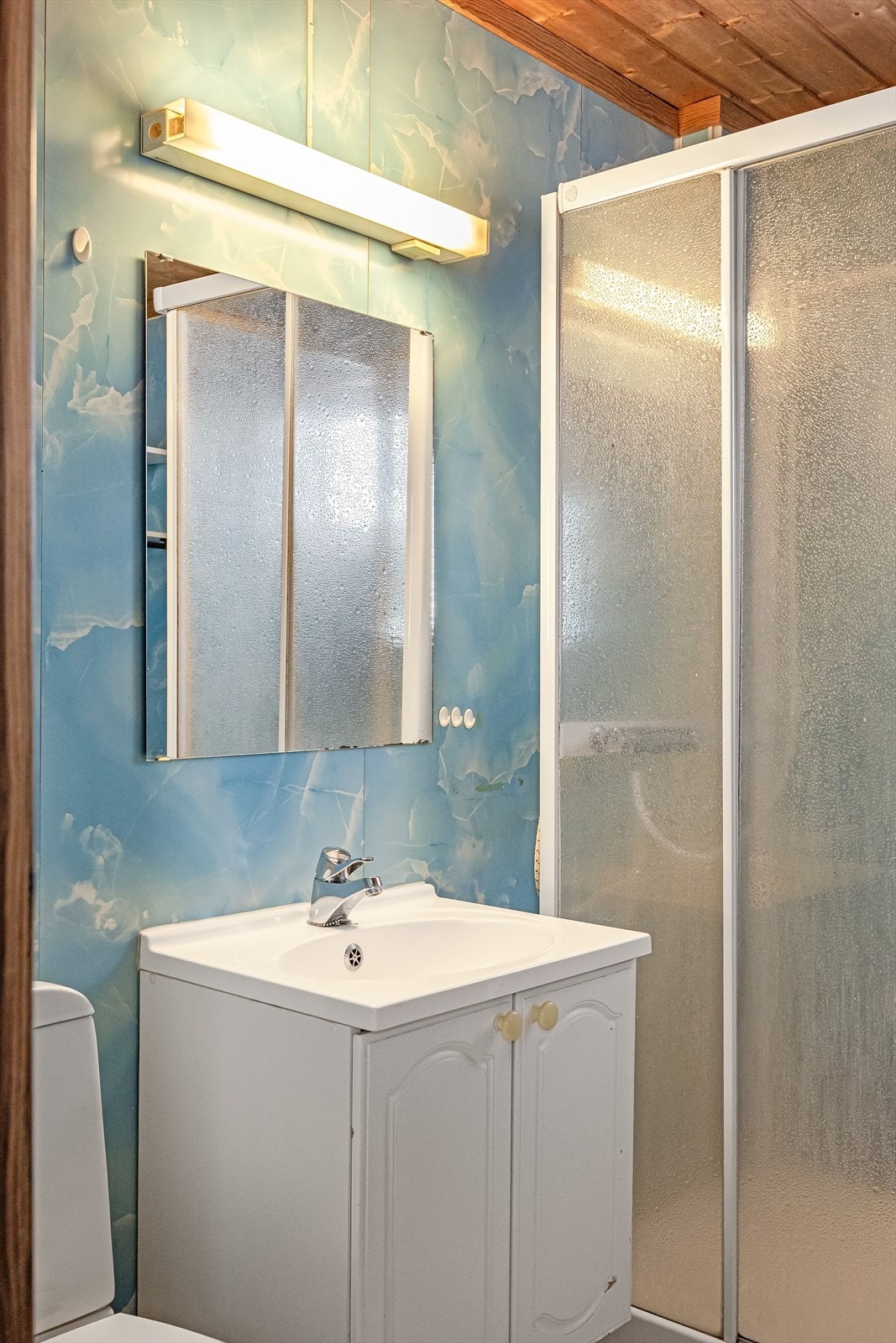 Baderommet har fått TG3 i tilstandsrapporten og må oppgraderes for å tåle normal bruk etter dagens krav. Galleribilde