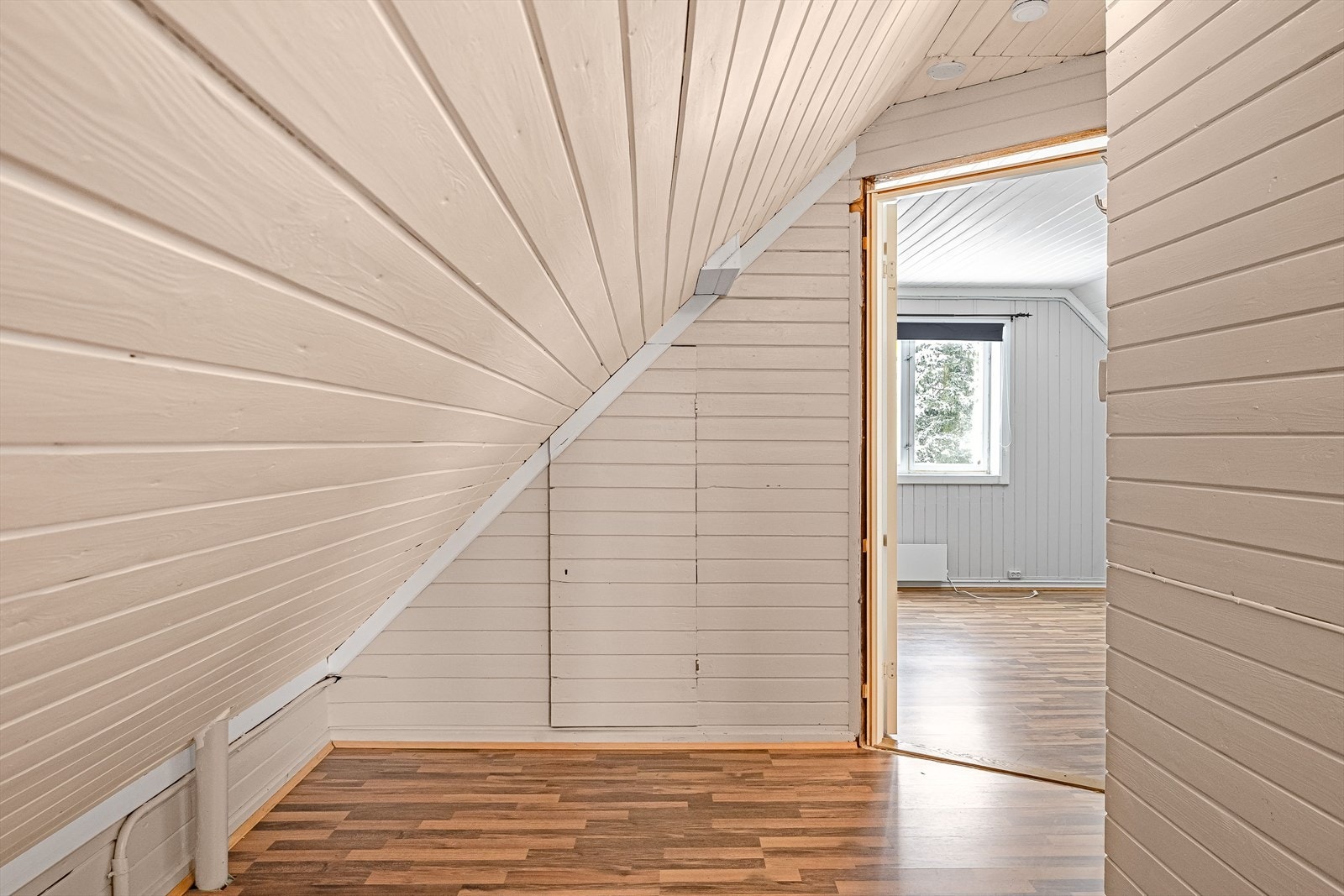 Tre kott uten målverdig areal i 3.etasje. Ca.areal: 17 m². Galleribilde