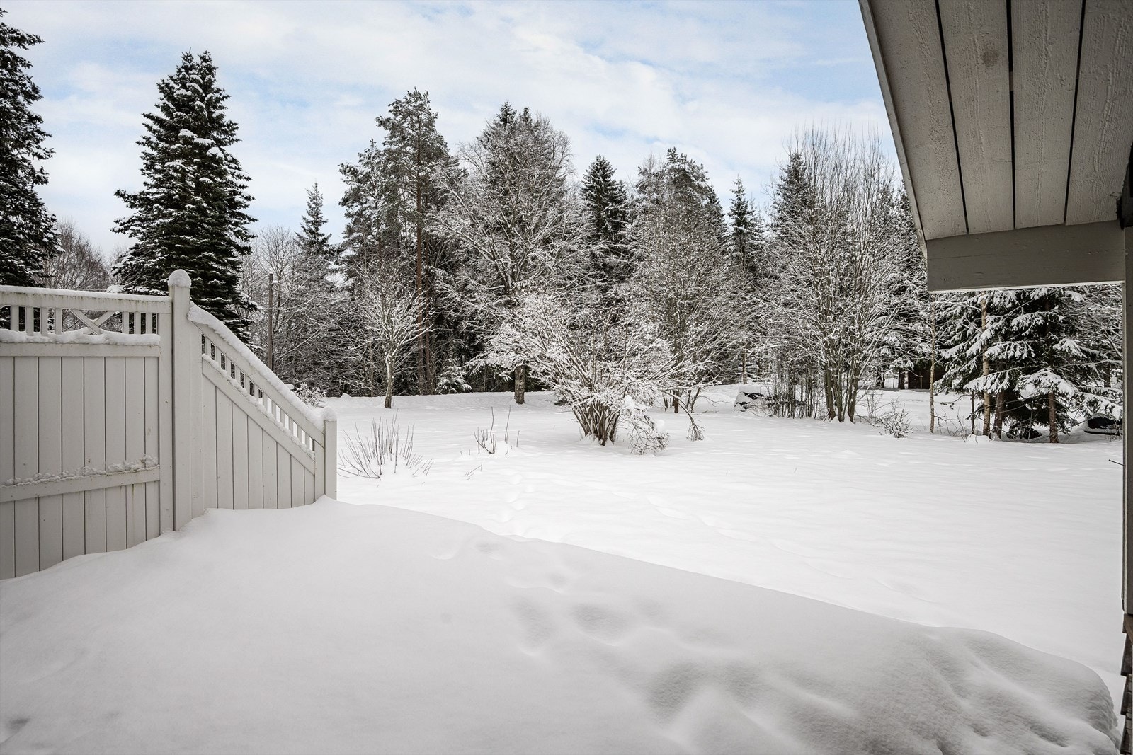 Terrassen vender mot syd som sørger for gode solforhold. Galleribilde