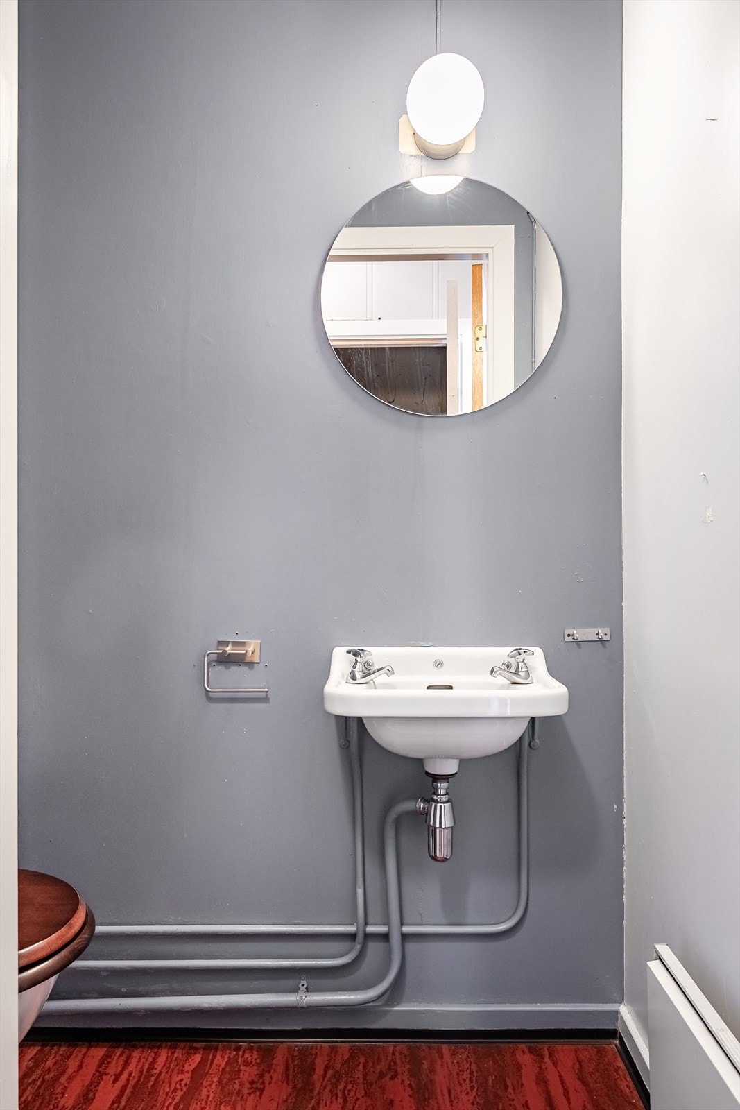 I boligens 2. etasje er det også et ekstra toalettrom. Galleribilde