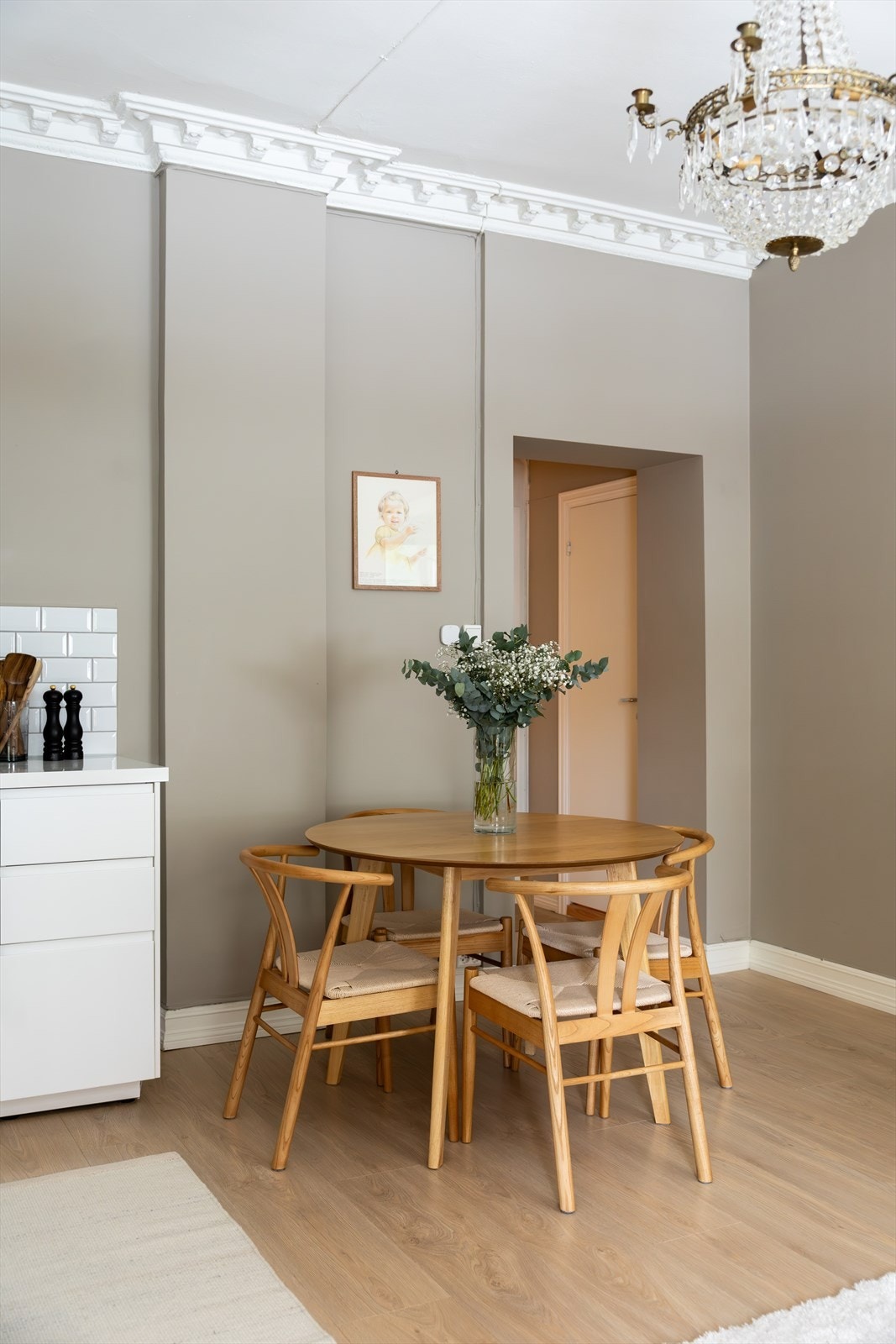 Det er mulig å innfri deler av fellesgjelden. Ved innfrielse av andel fellesgjeld kr 105 545,- vil felleskostnadene reduseres til kr 2 908,- pr. måned. Galleribilde