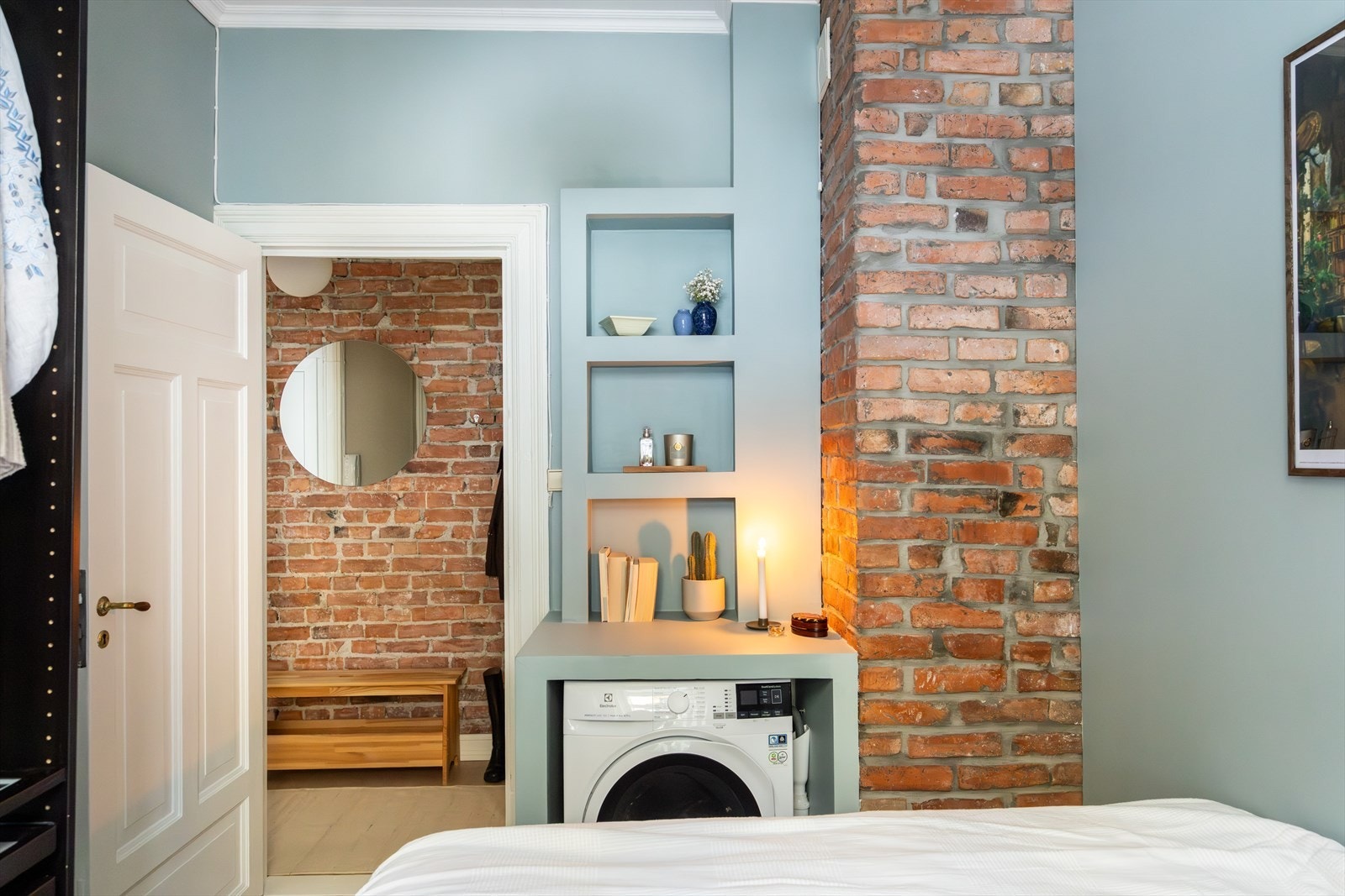 Her er det også opplegg for vaskemaskin med smart hylleløsning. Galleribilde