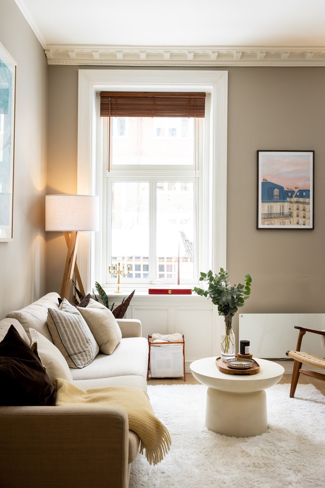 Bygården ligger i sin helhet i indre gårdsrom, og har hyggelig bakgård med felles terrasse. Galleribilde