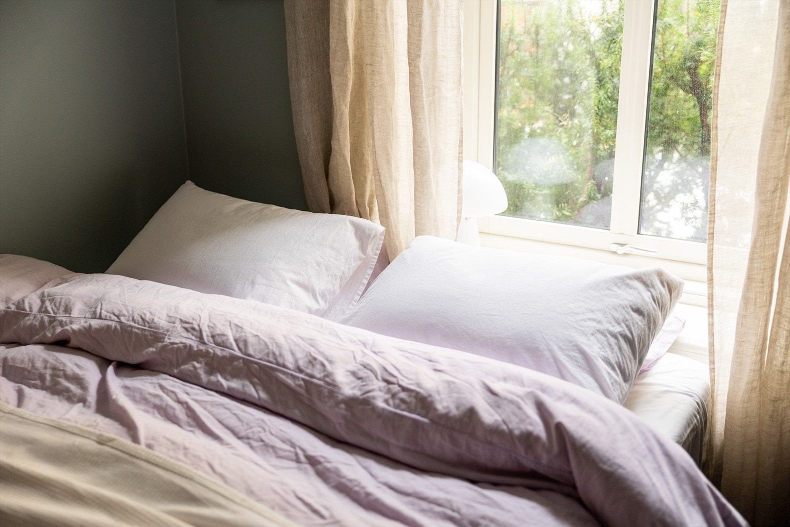 Vindu mot indre gårdsrom. Galleribilde