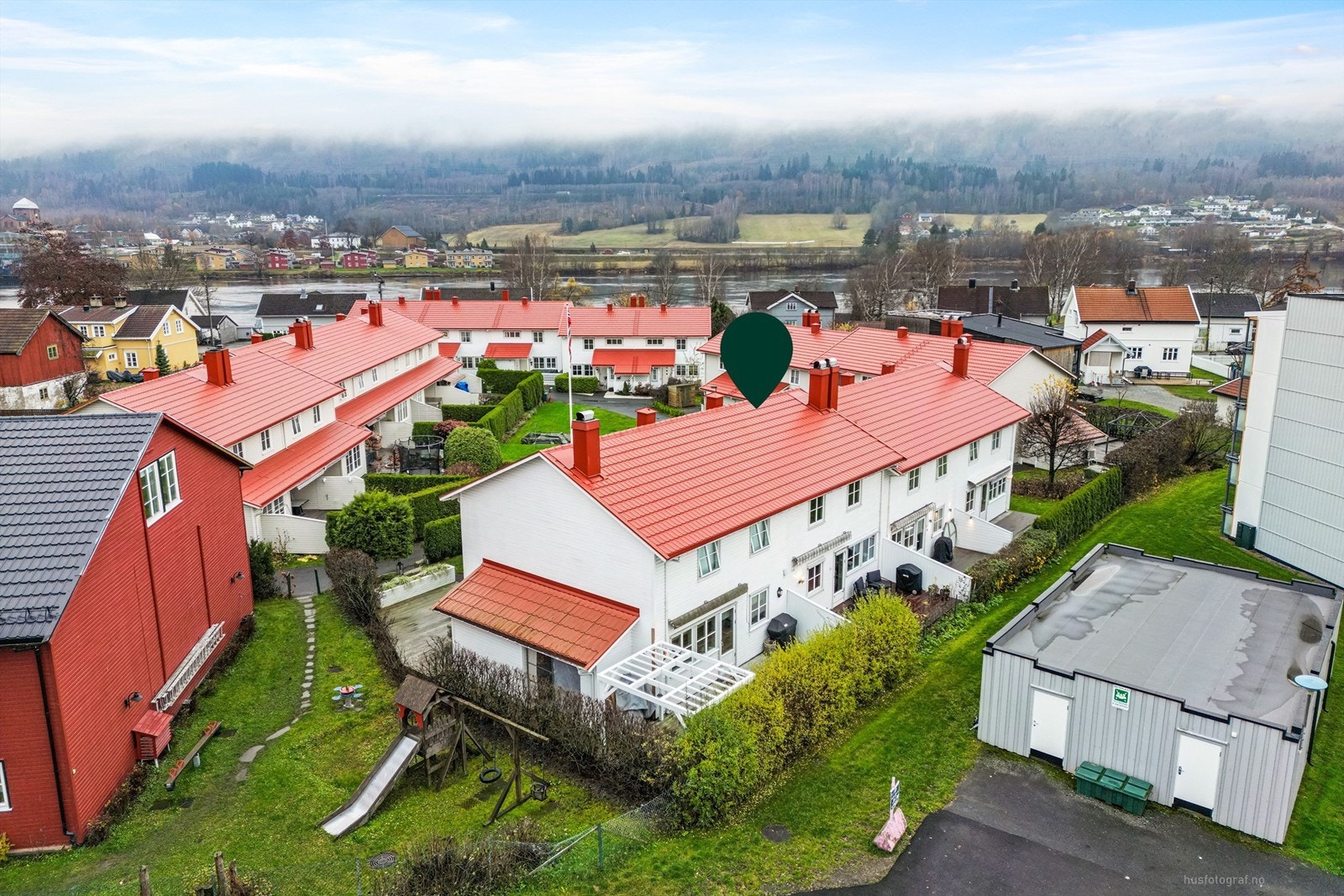 Nabolaget har flere lekeplasser og er ideelt for barnefamilier. Galleribilde