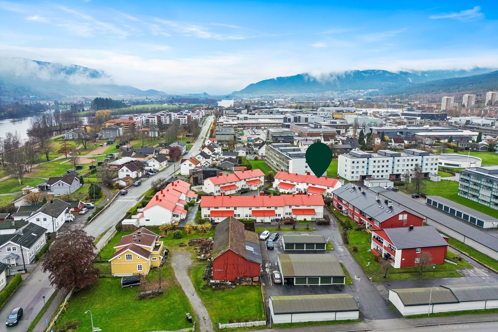 Kollektivtransport til Drammen sentrum går hyppig, det er kort gangavstand til bussholdeplass. Galleribilde