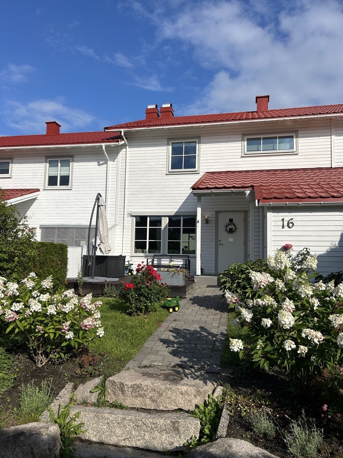 Hage/terrasse/inngang - Selgers bilde Galleribilde