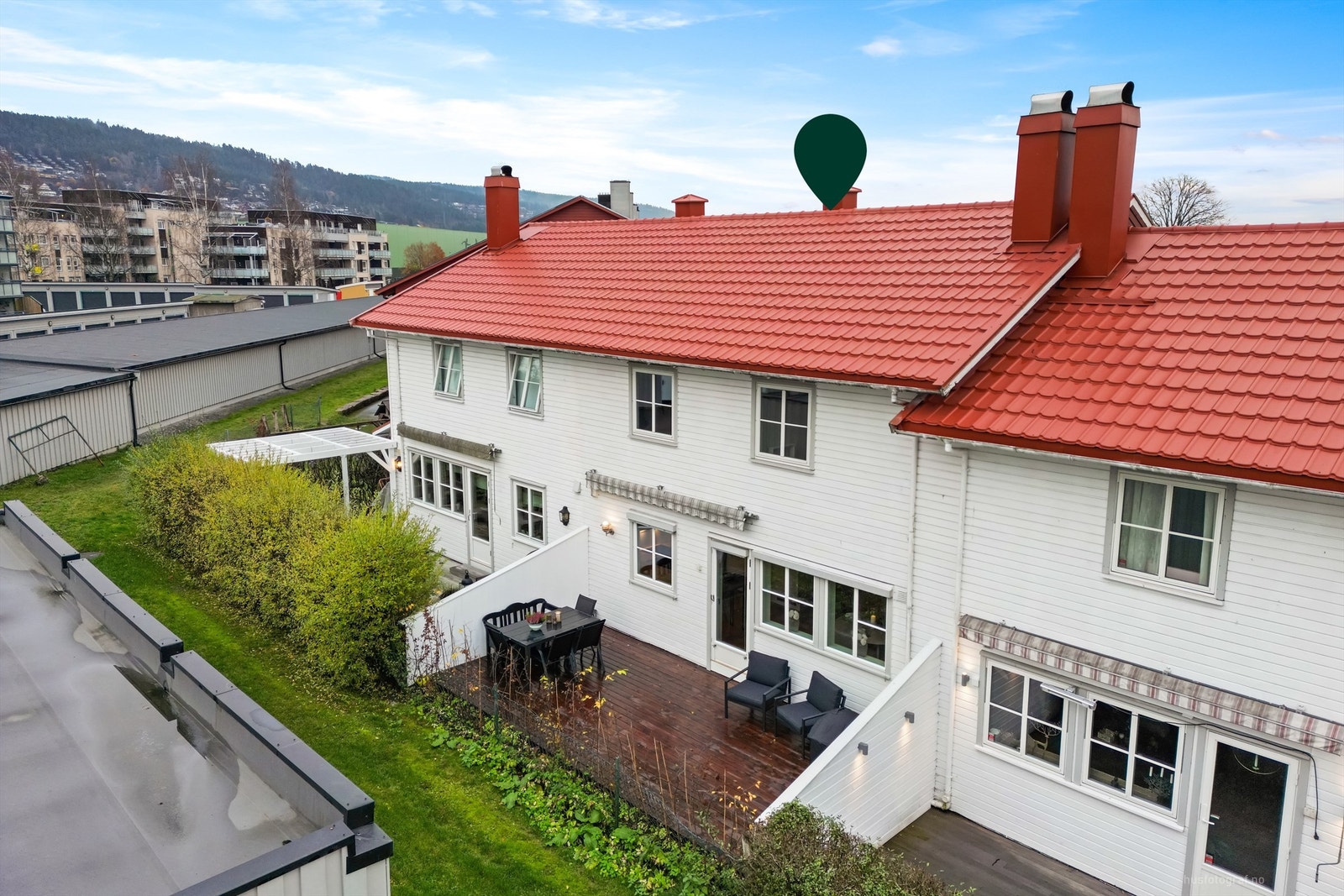 Med uteplasser på begge sider kan du enkelt velge mellom sol og skygge gjennom dagen. Galleribilde