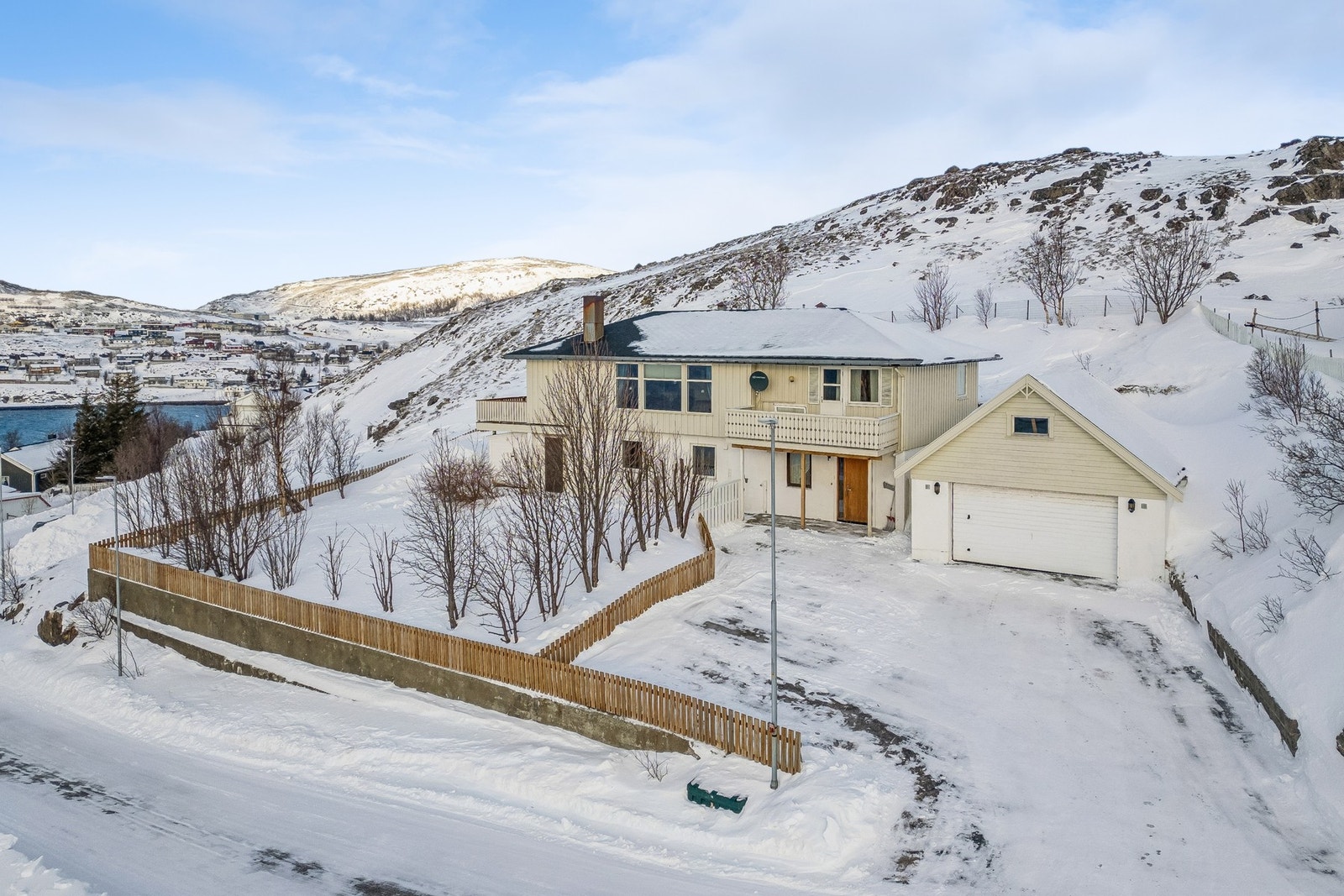 Inge Bock ved PrivatMegleren har gleden av å presentere Rødsildreveien 1. Galleribilde