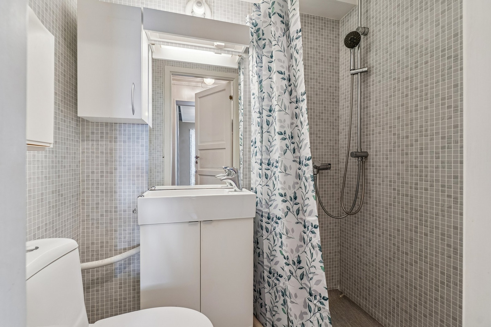 Bad i hybeldel. Galleribilde