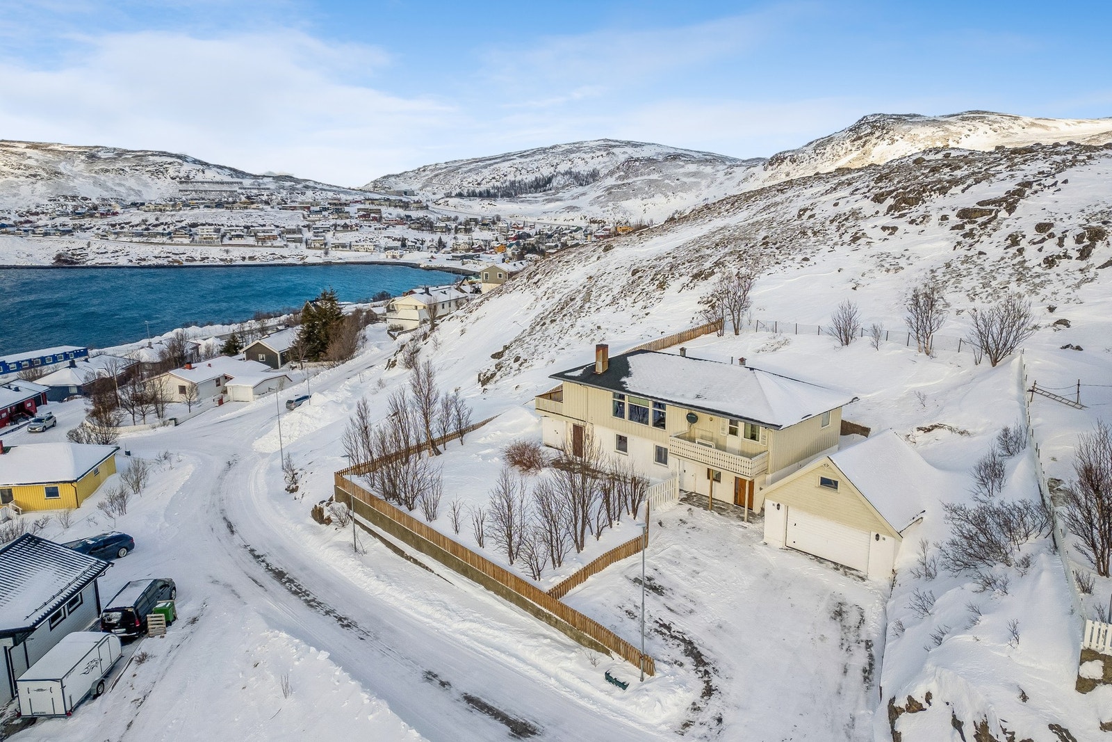 Eiendommen har nærhet til et godt utvalg av daglige servicetilbud. Galleribilde