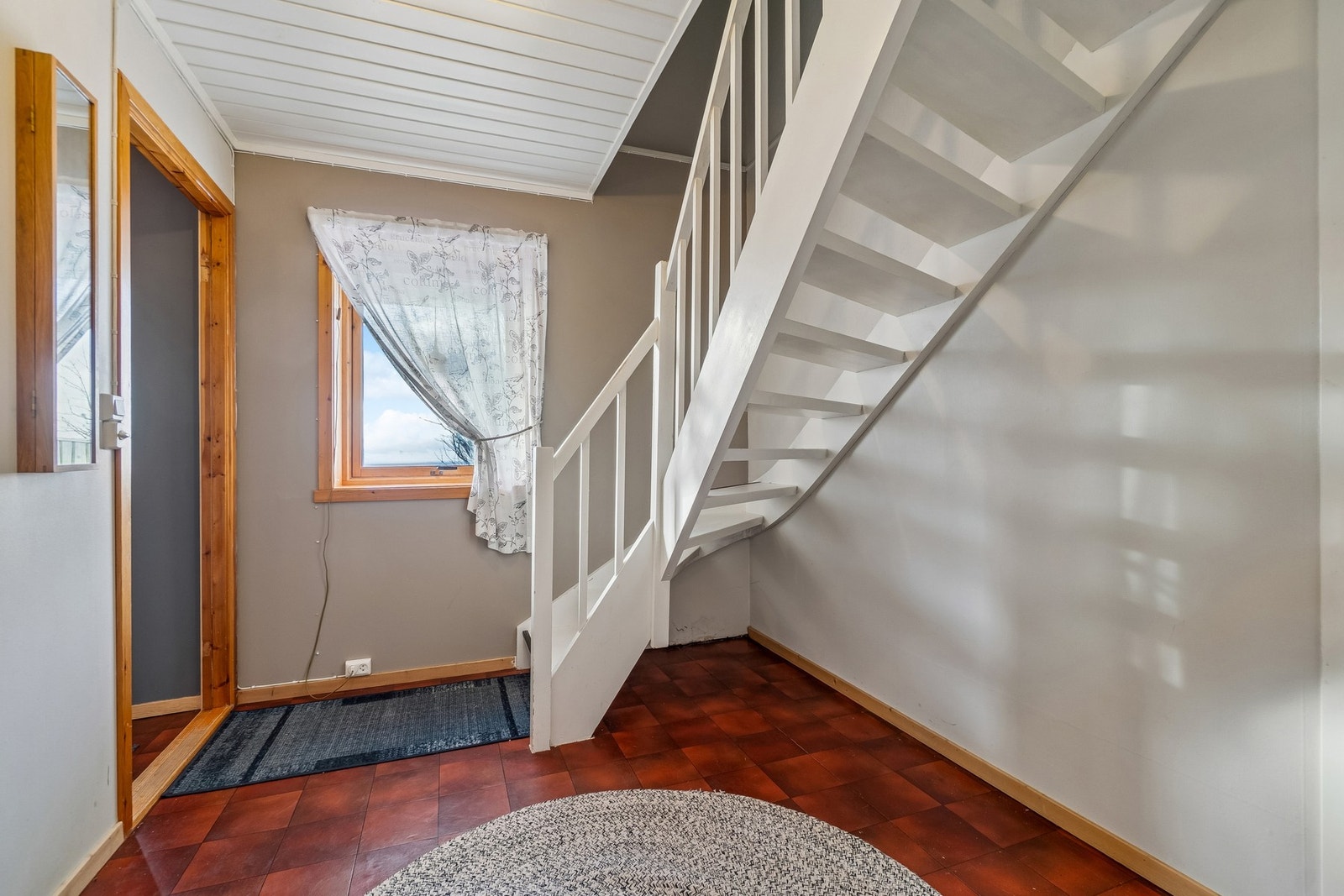 Entré/trappgang. Galleribilde